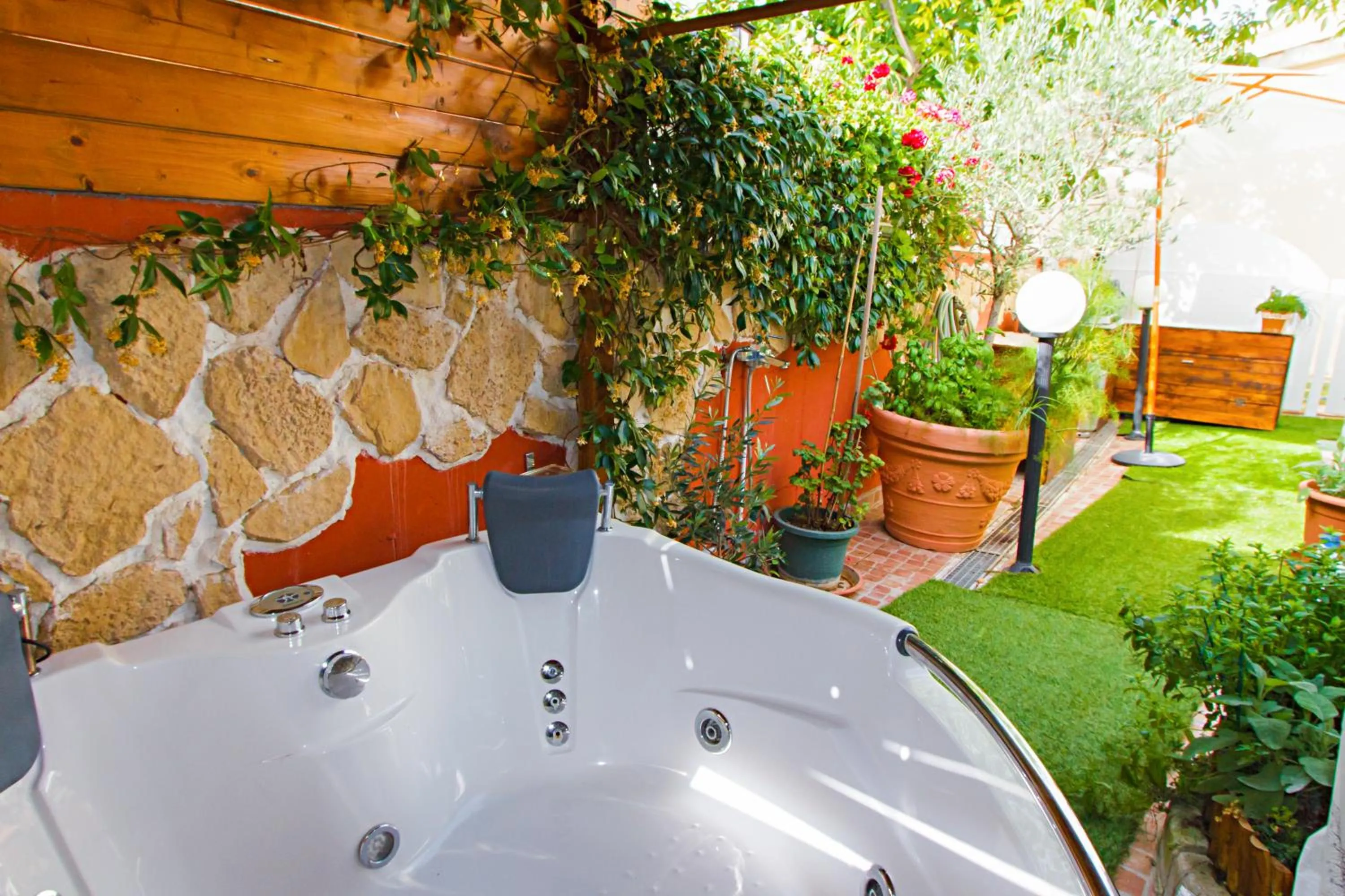 Garden in Eden Lilli B&B