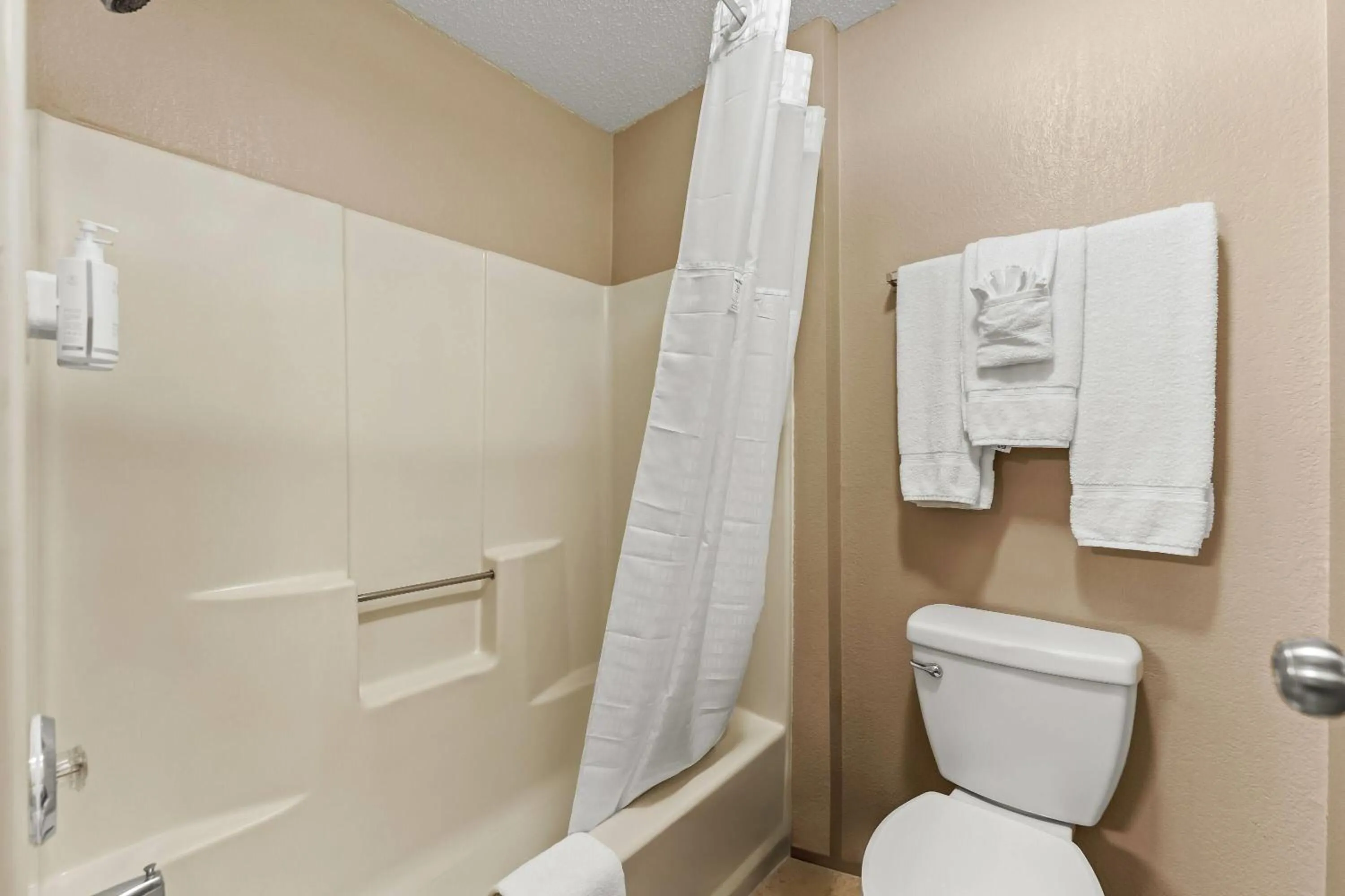 Bathroom in Super 8 by Wyndham Elgin