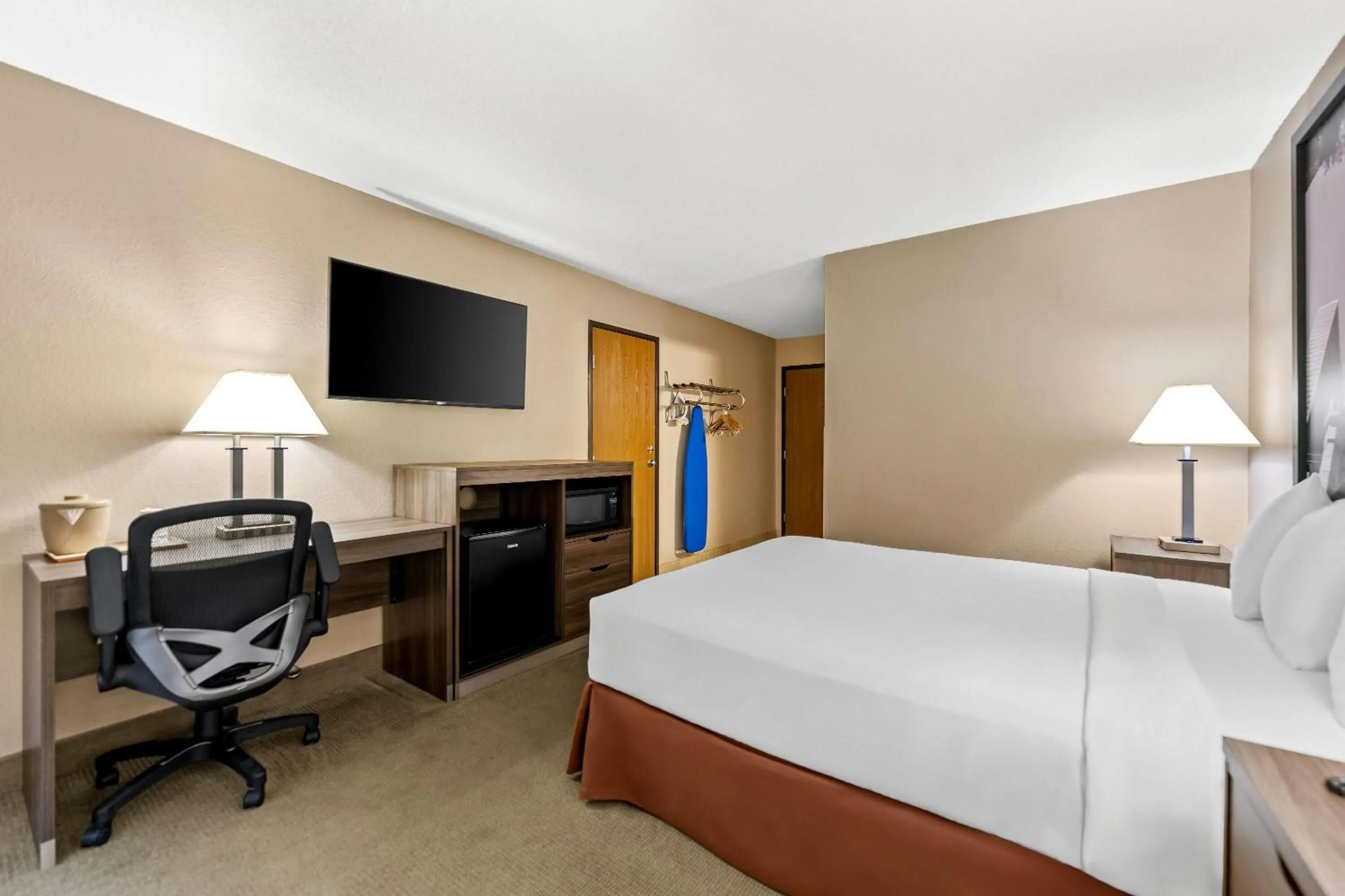 Bed in Super 8 by Wyndham Elgin