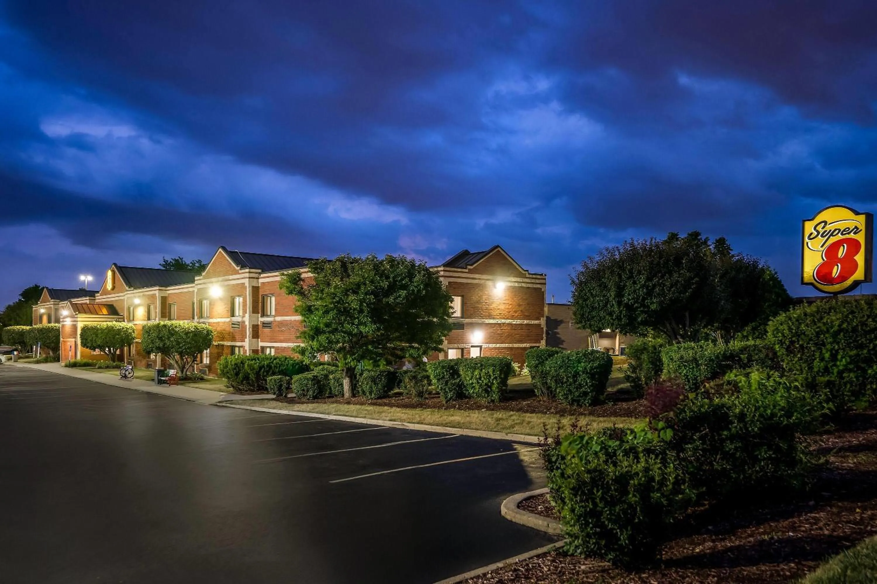 Property building in Super 8 by Wyndham Elgin