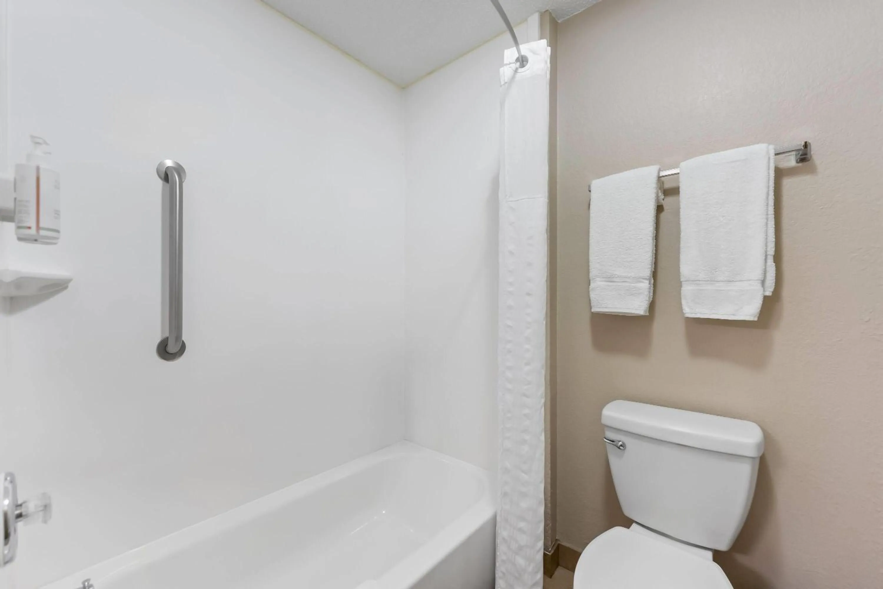 Bathroom in Super 8 by Wyndham Elgin