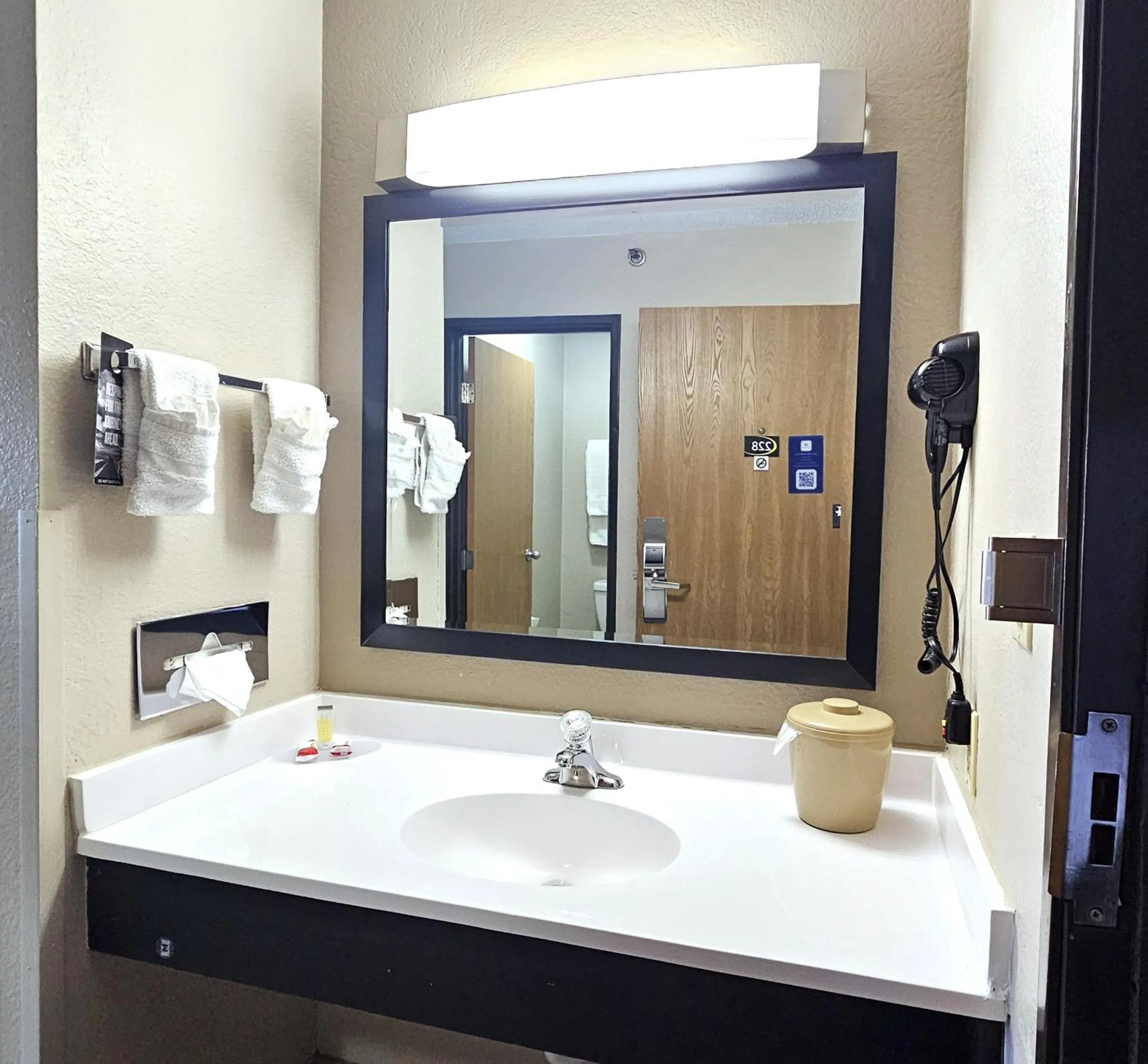 towels in Super 8 by Wyndham Elgin