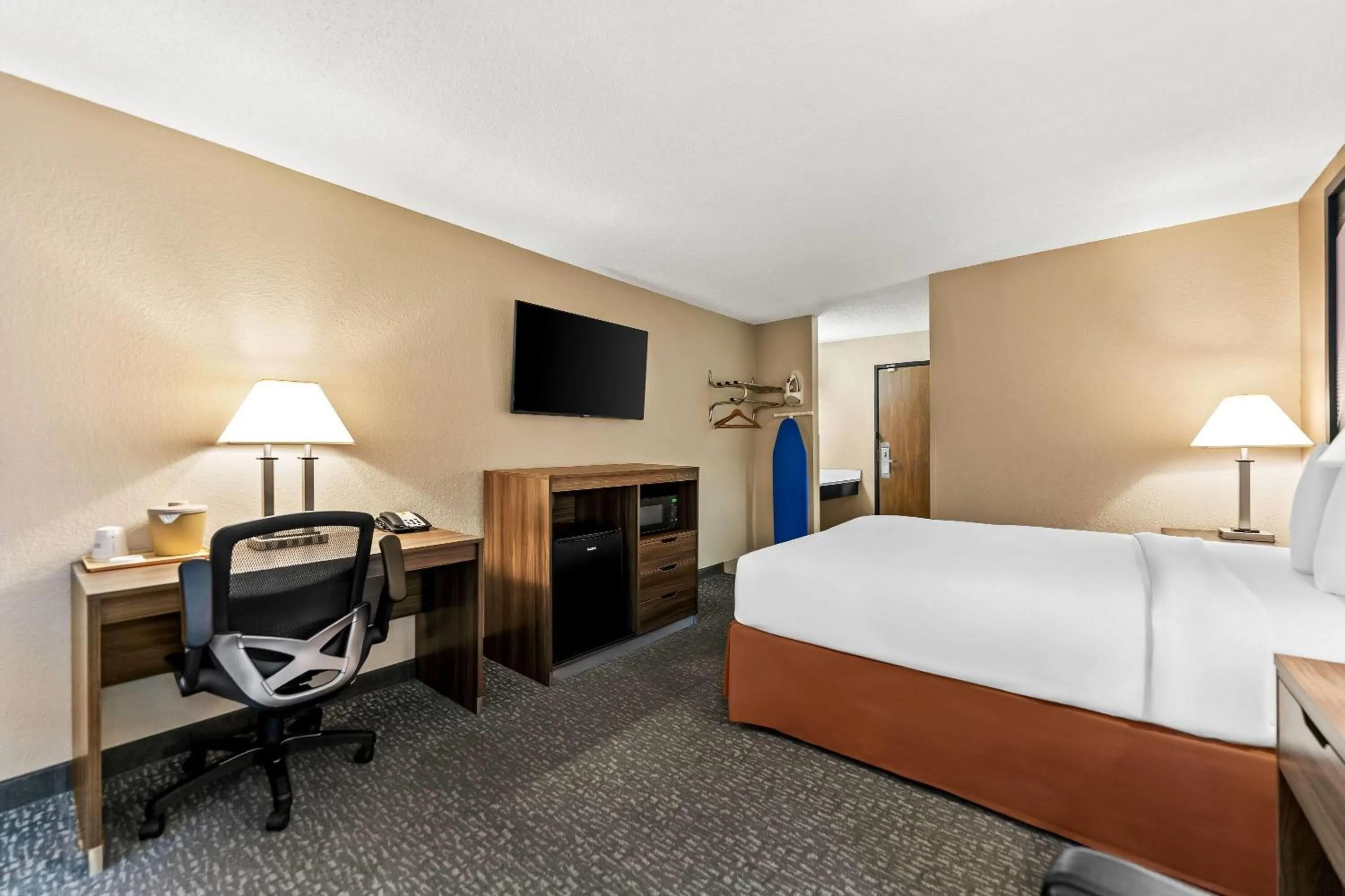 Bed in Super 8 by Wyndham Elgin
