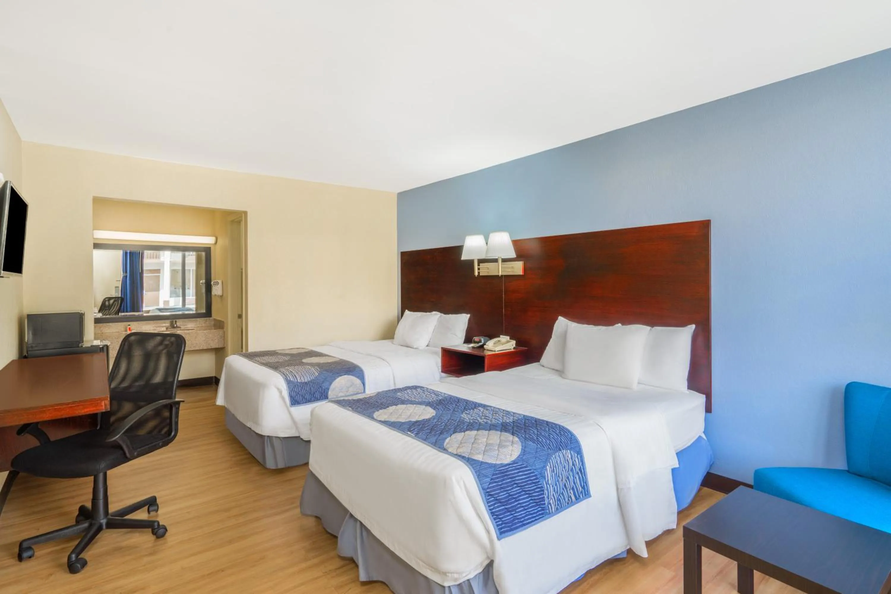 Bedroom, Bed in Days Inn by Wyndham Statesville