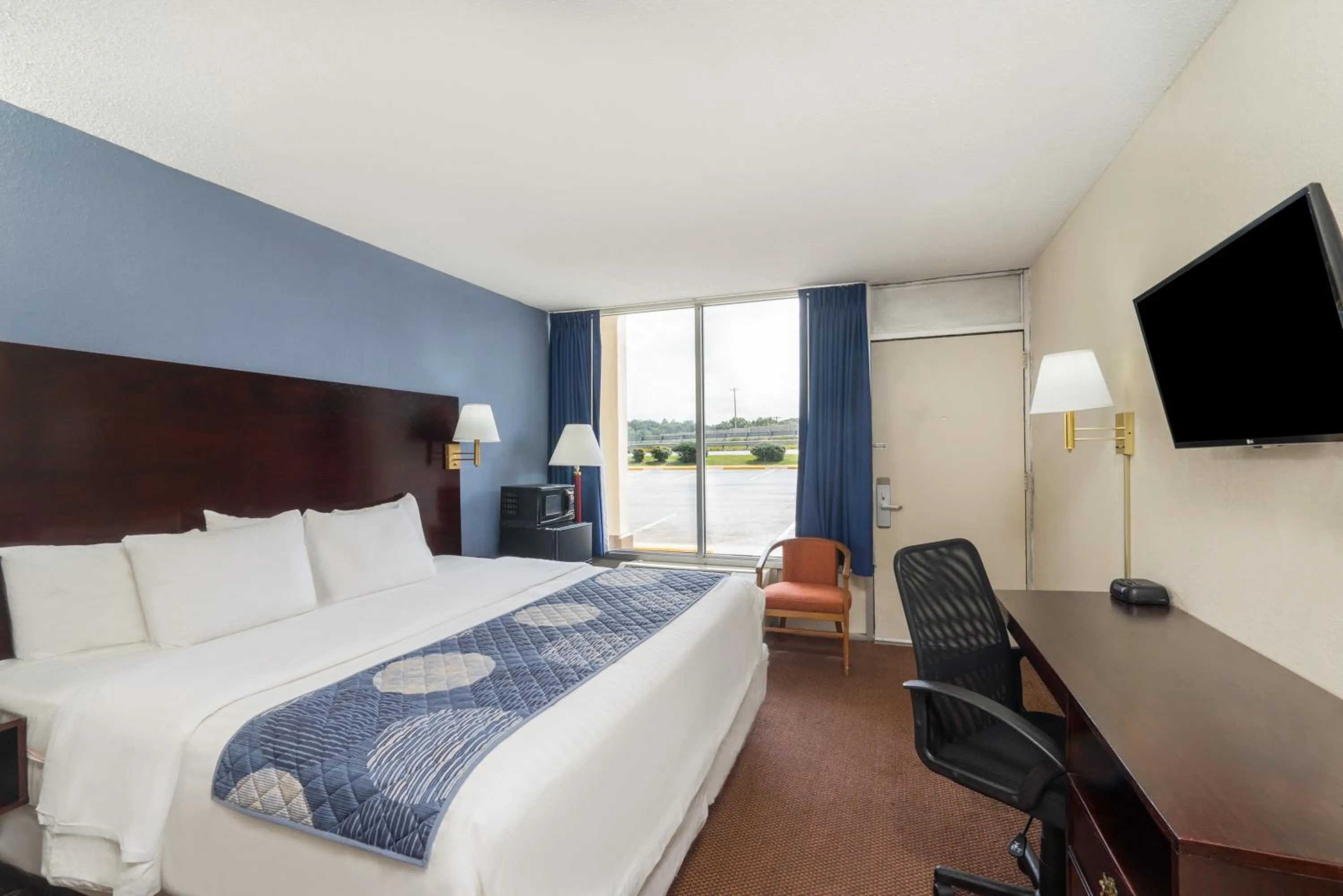 Bed in Days Inn by Wyndham Statesville