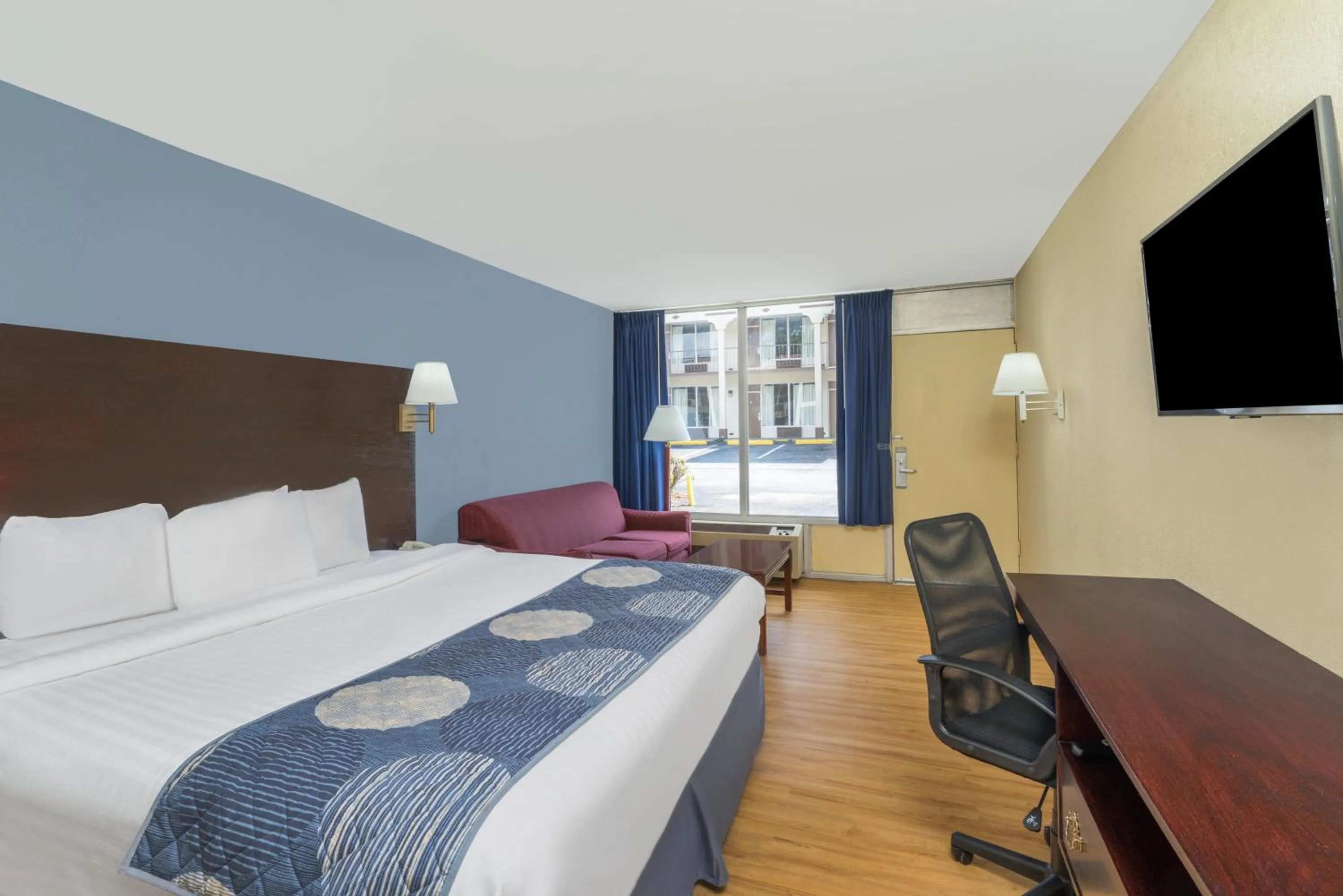 Bedroom, Bed in Days Inn by Wyndham Statesville