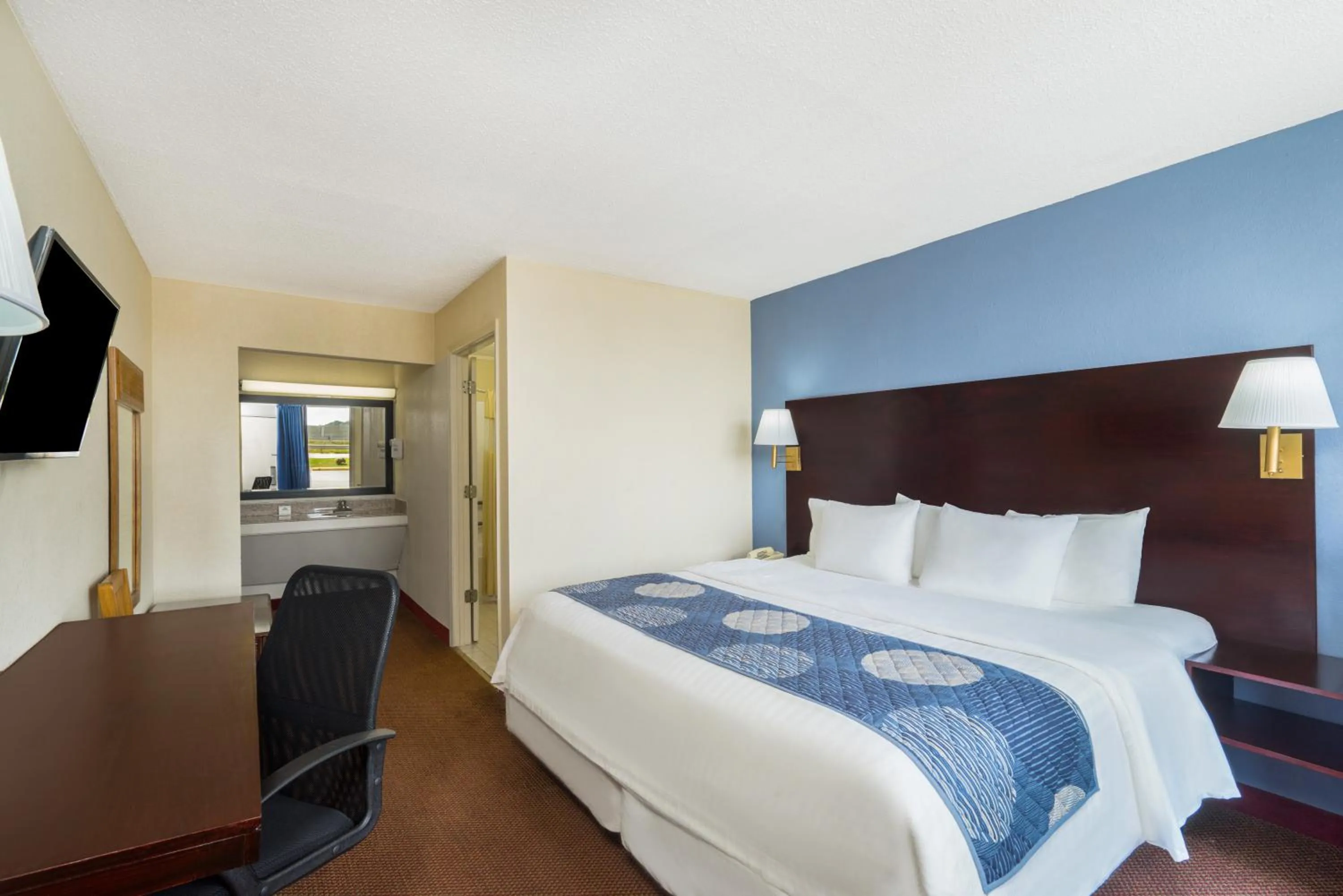 Bed in Days Inn by Wyndham Statesville