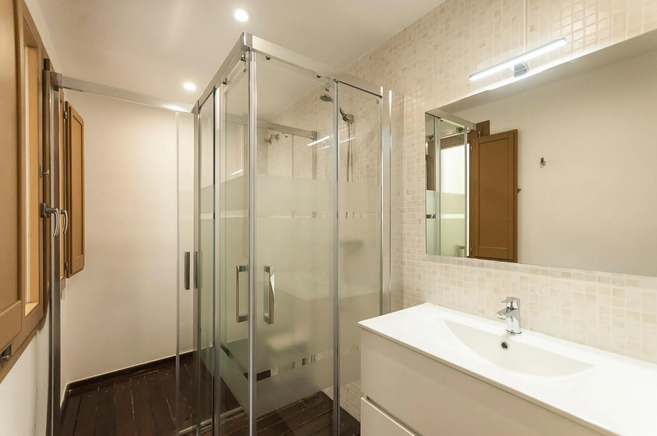 Shower in Lets Holidays NICE LOFT IN THE CENTER OF TOSSA