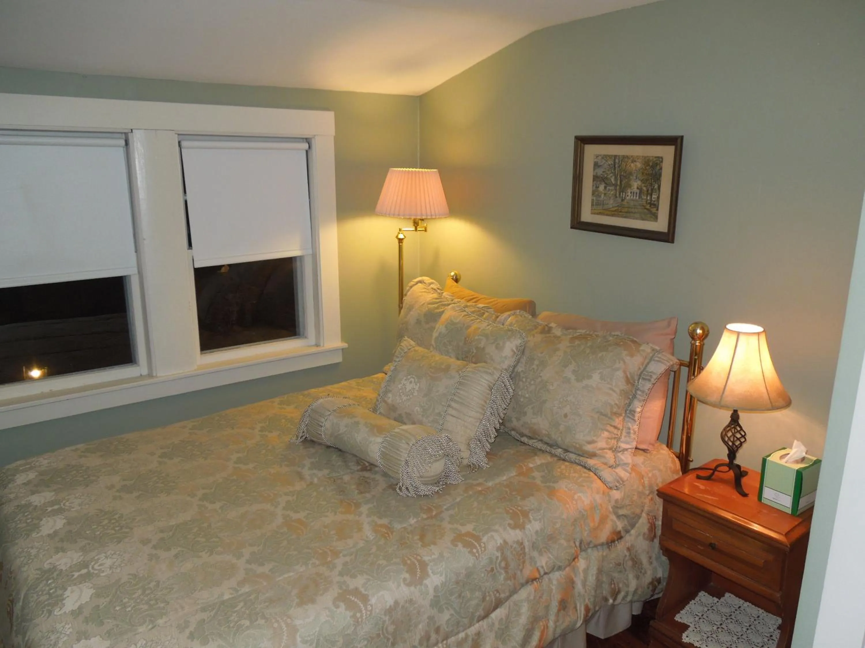 Bed in Wildcat Inn and Tavern