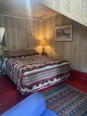Bed in Wildcat Inn and Tavern
