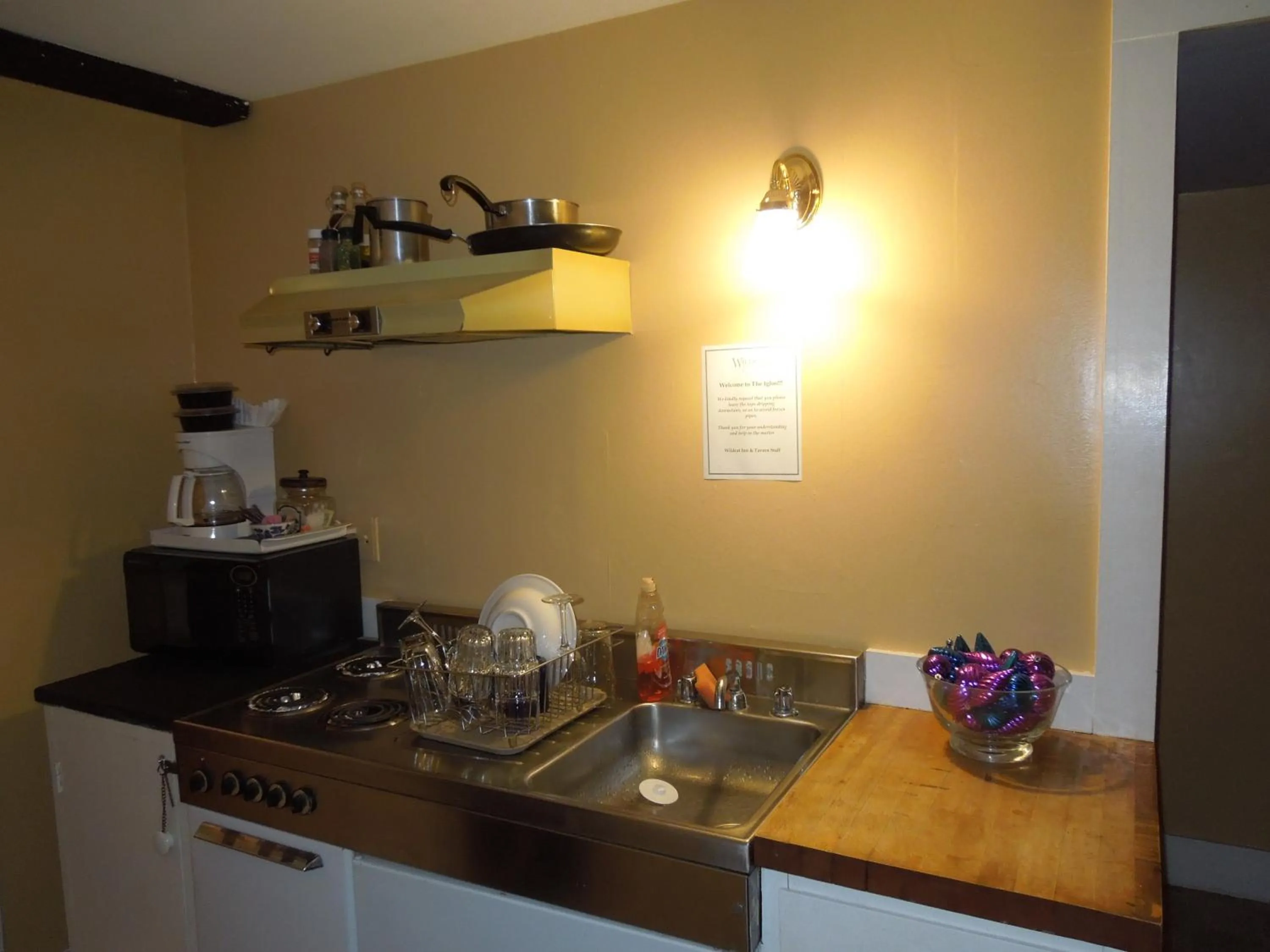Kitchen or kitchenette in Wildcat Inn and Tavern