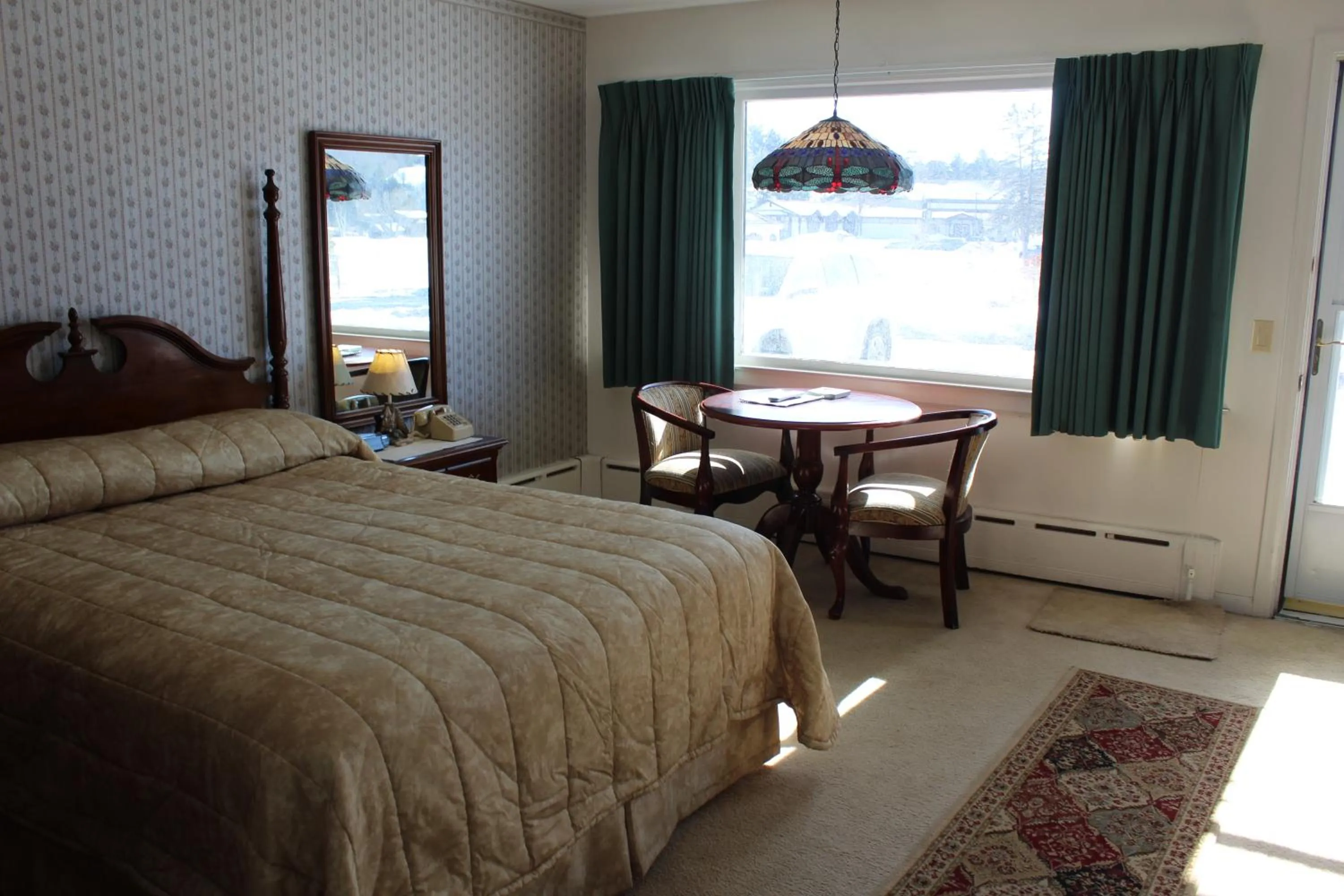 Bedroom, Bed in Sara Placid Inn & Suites