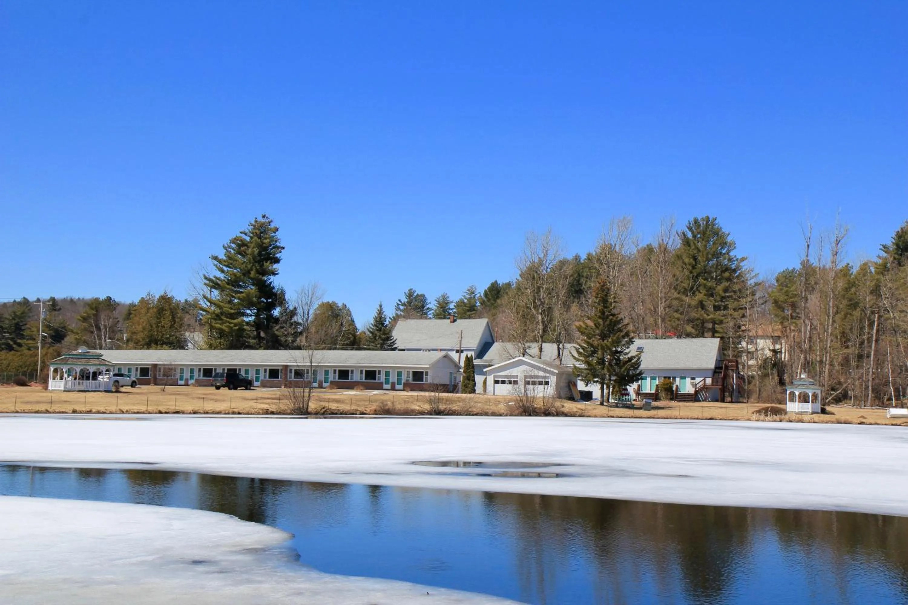 Property building in Sara Placid Inn & Suites