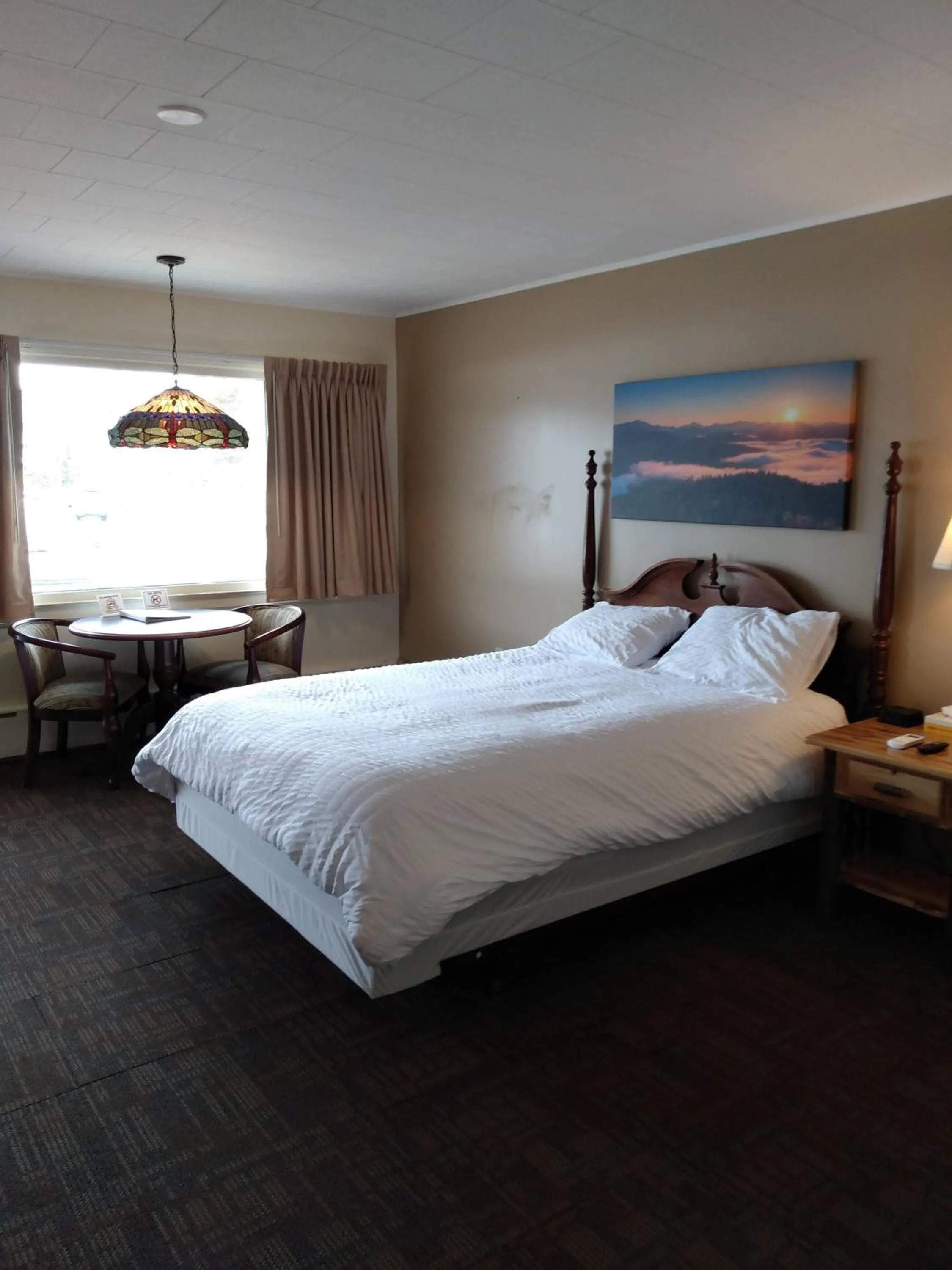 Bedroom, Bed in Sara Placid Inn & Suites