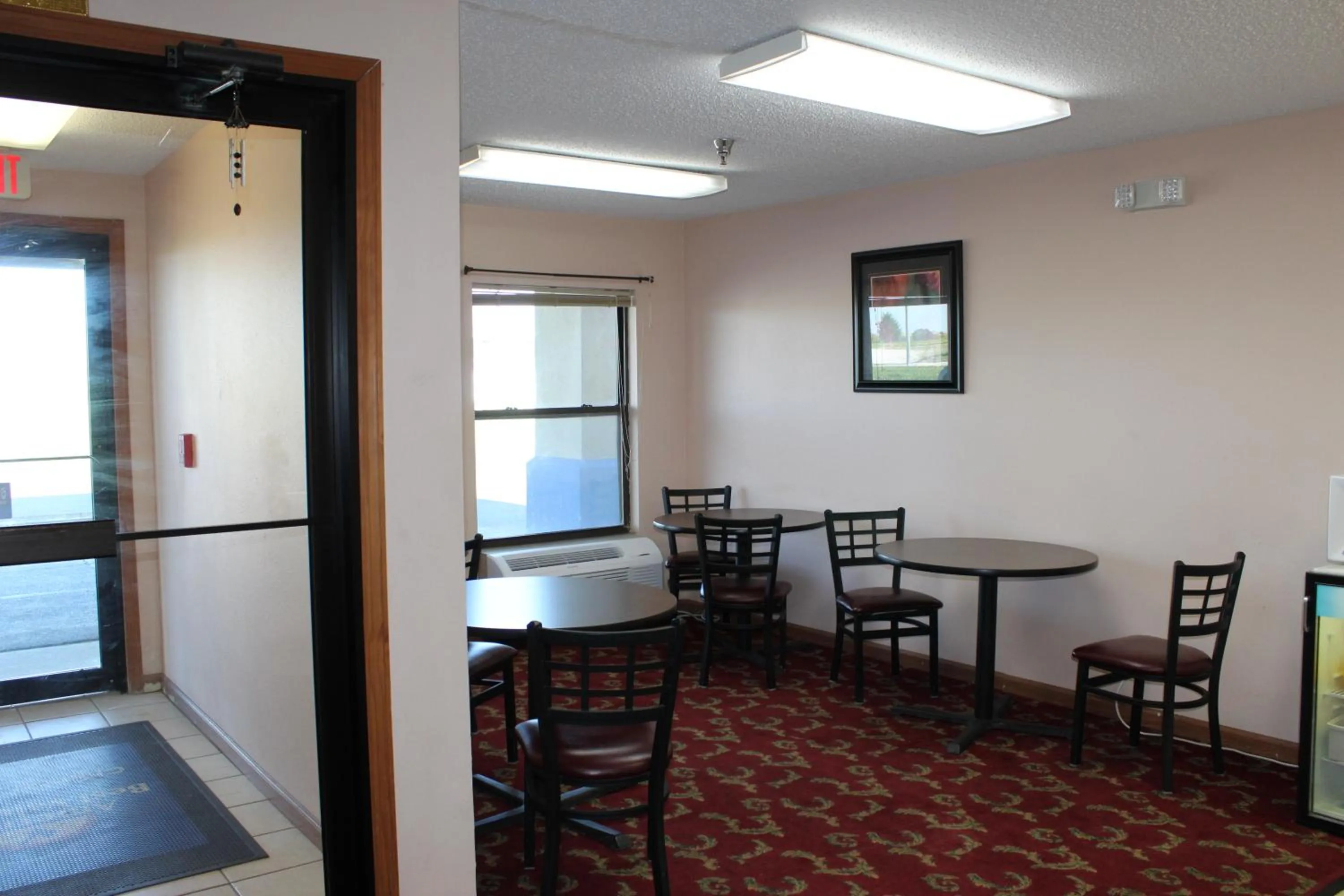 Super 8 by Wyndham Chenoa