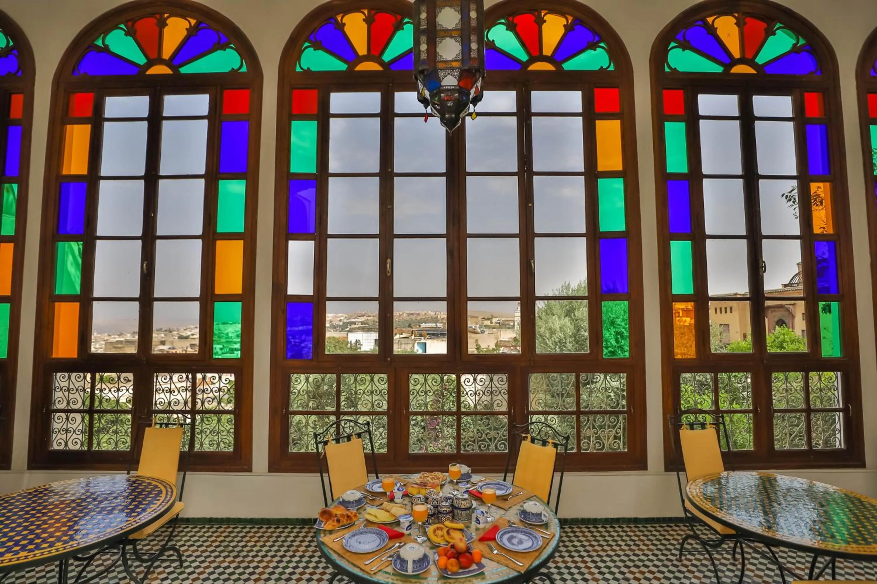 Restaurant/places to eat in Ryad Mabrouka