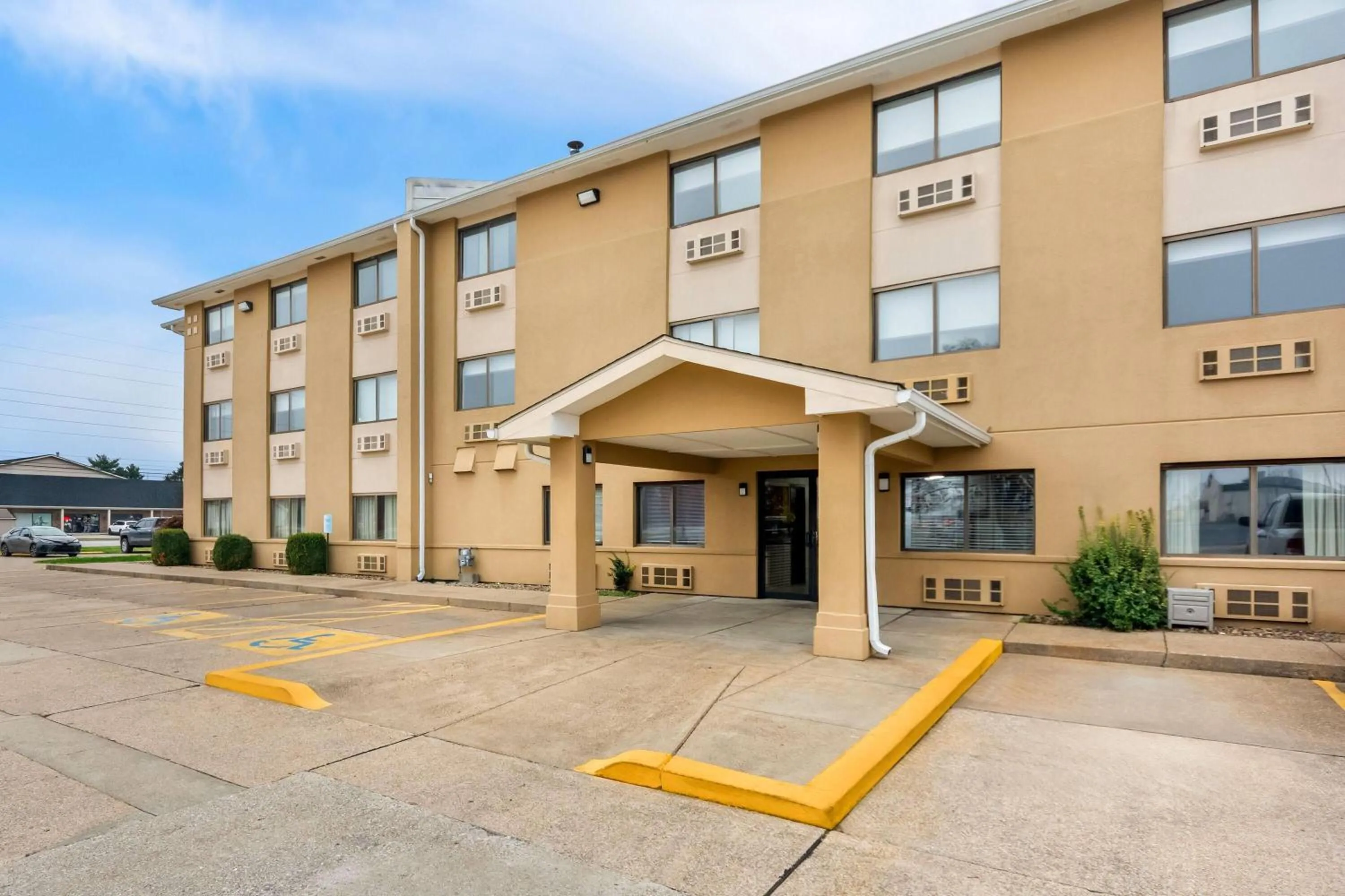 Property building in Super 8 by Wyndham Evansville East