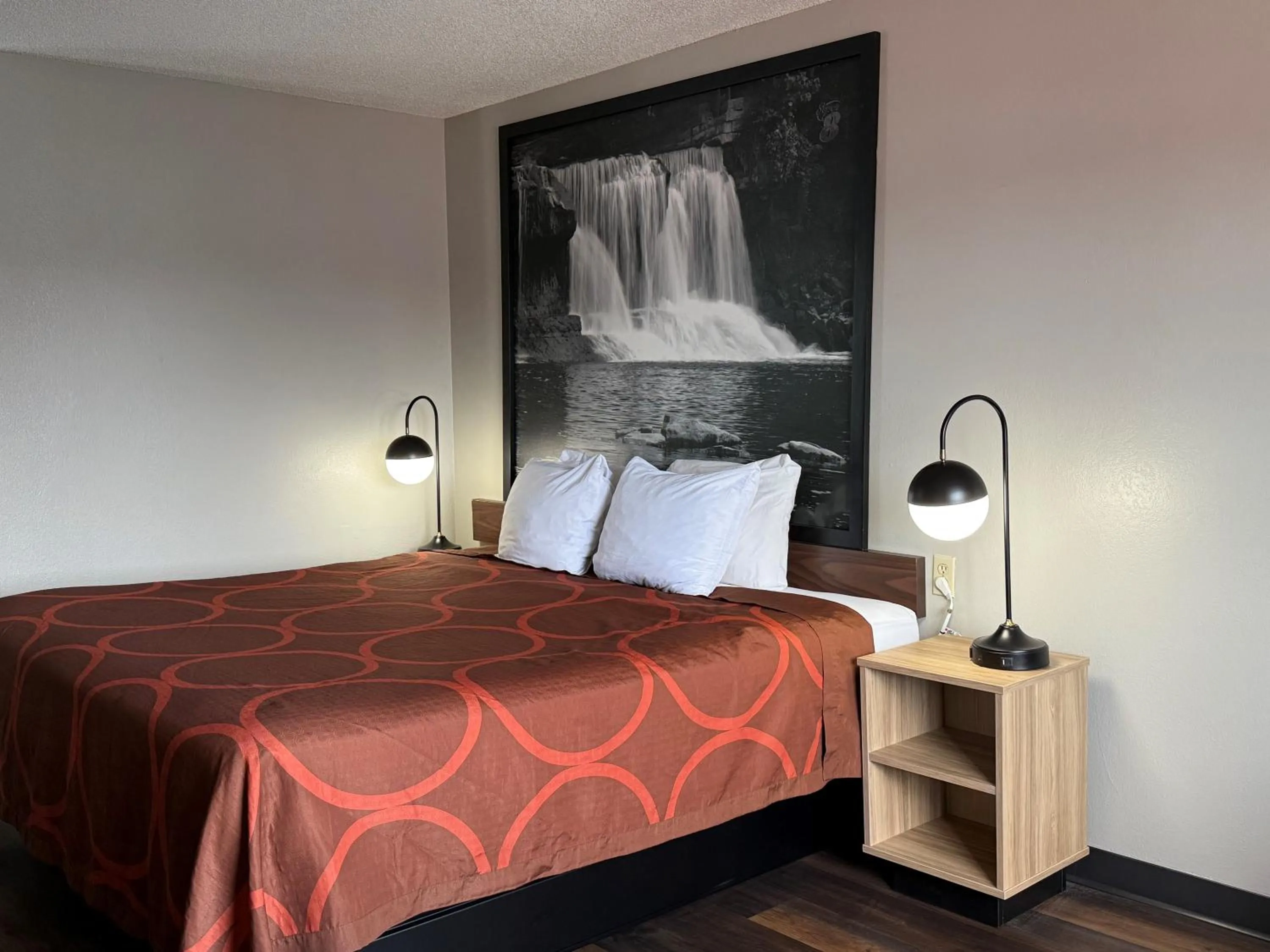 Guests, Bed in Super 8 by Wyndham Evansville East
