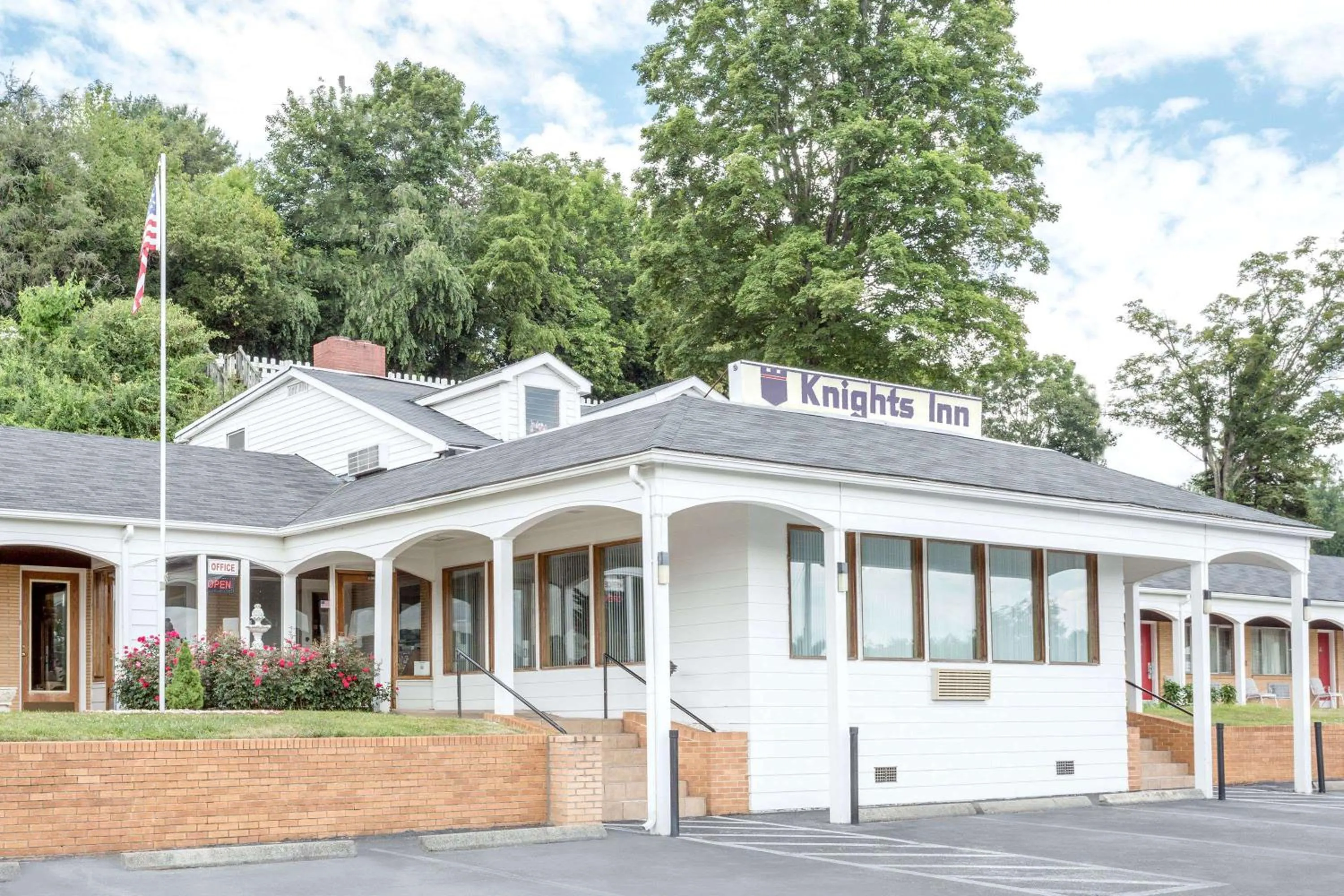 Property building in Knights Inn Galax