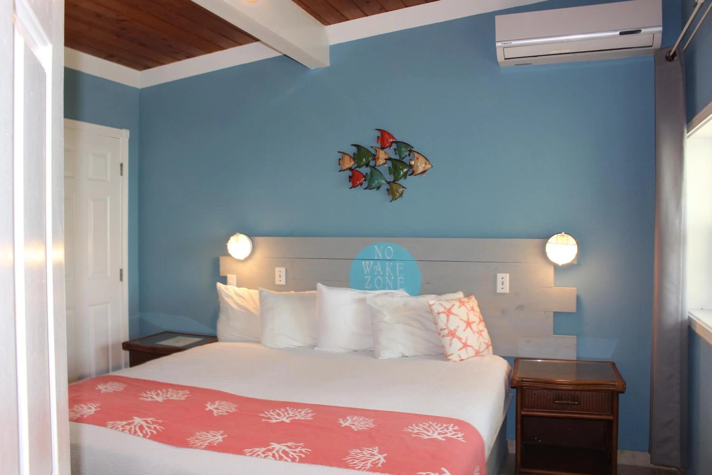 Bed in Hideaways Exuma