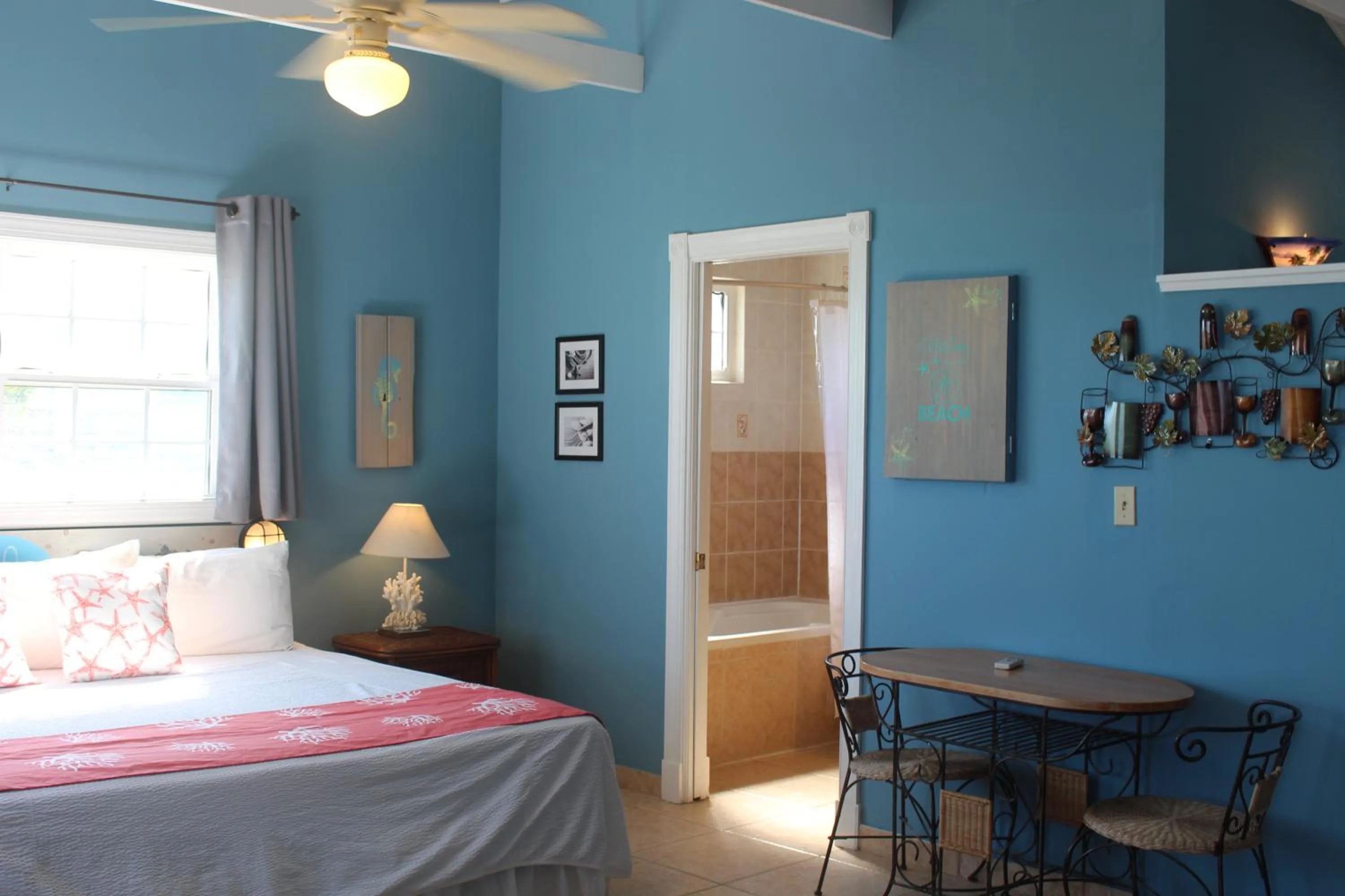 Bed in Hideaways Exuma