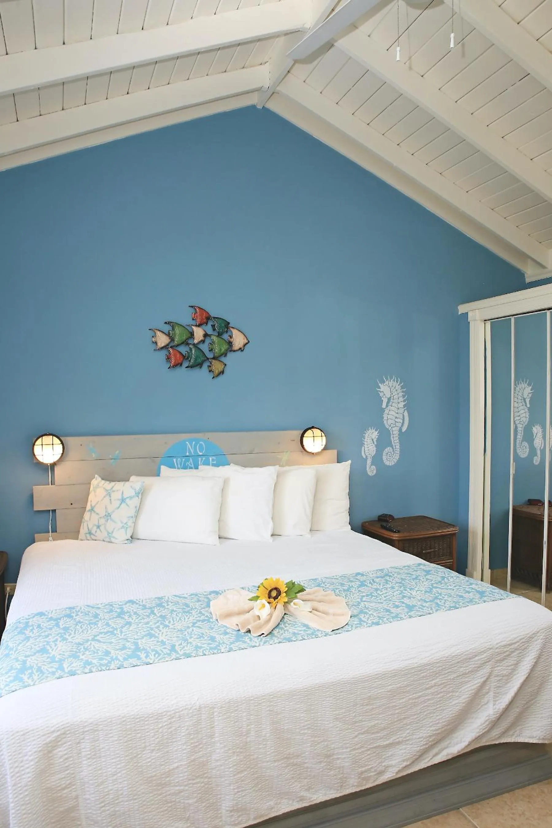 Bed in Hideaways Exuma