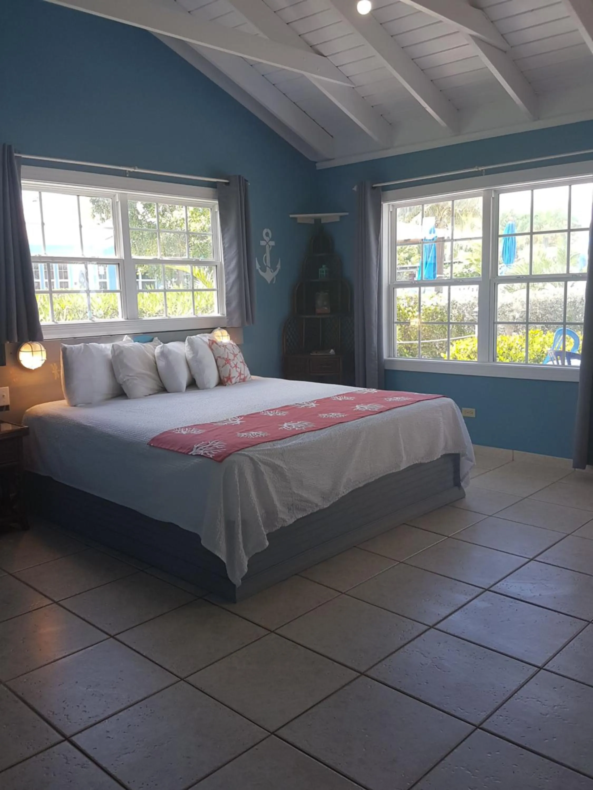 Bed in Hideaways Exuma