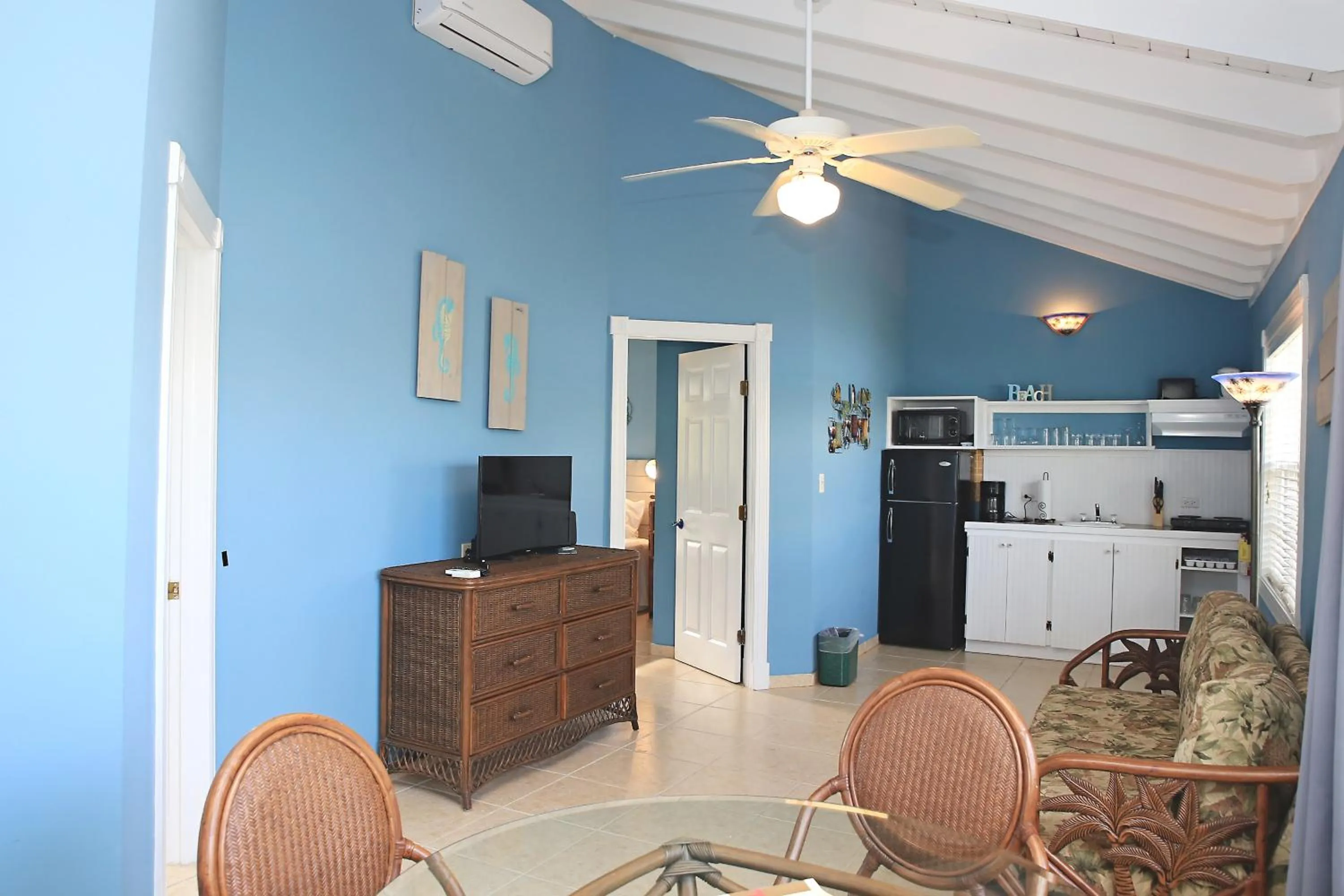 Kitchen or kitchenette in Hideaways Exuma