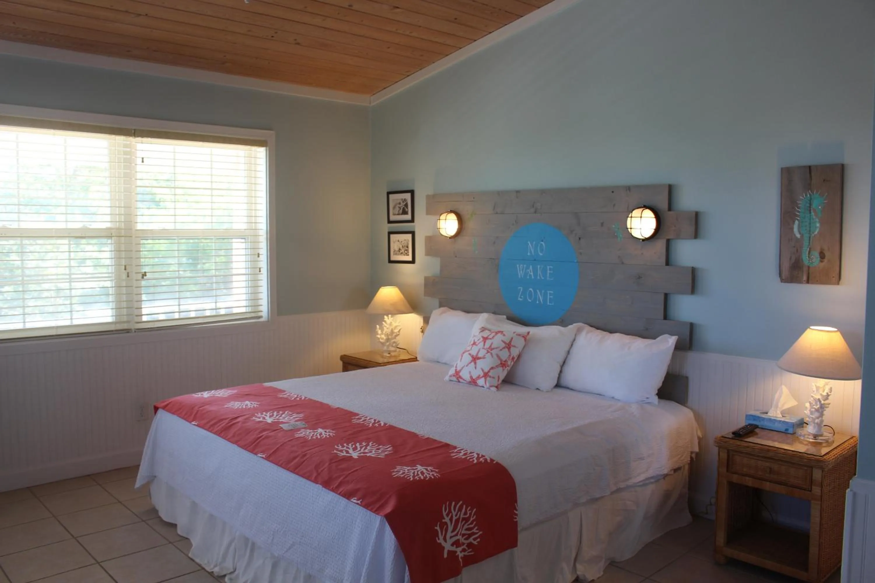 Bed in Hideaways Exuma