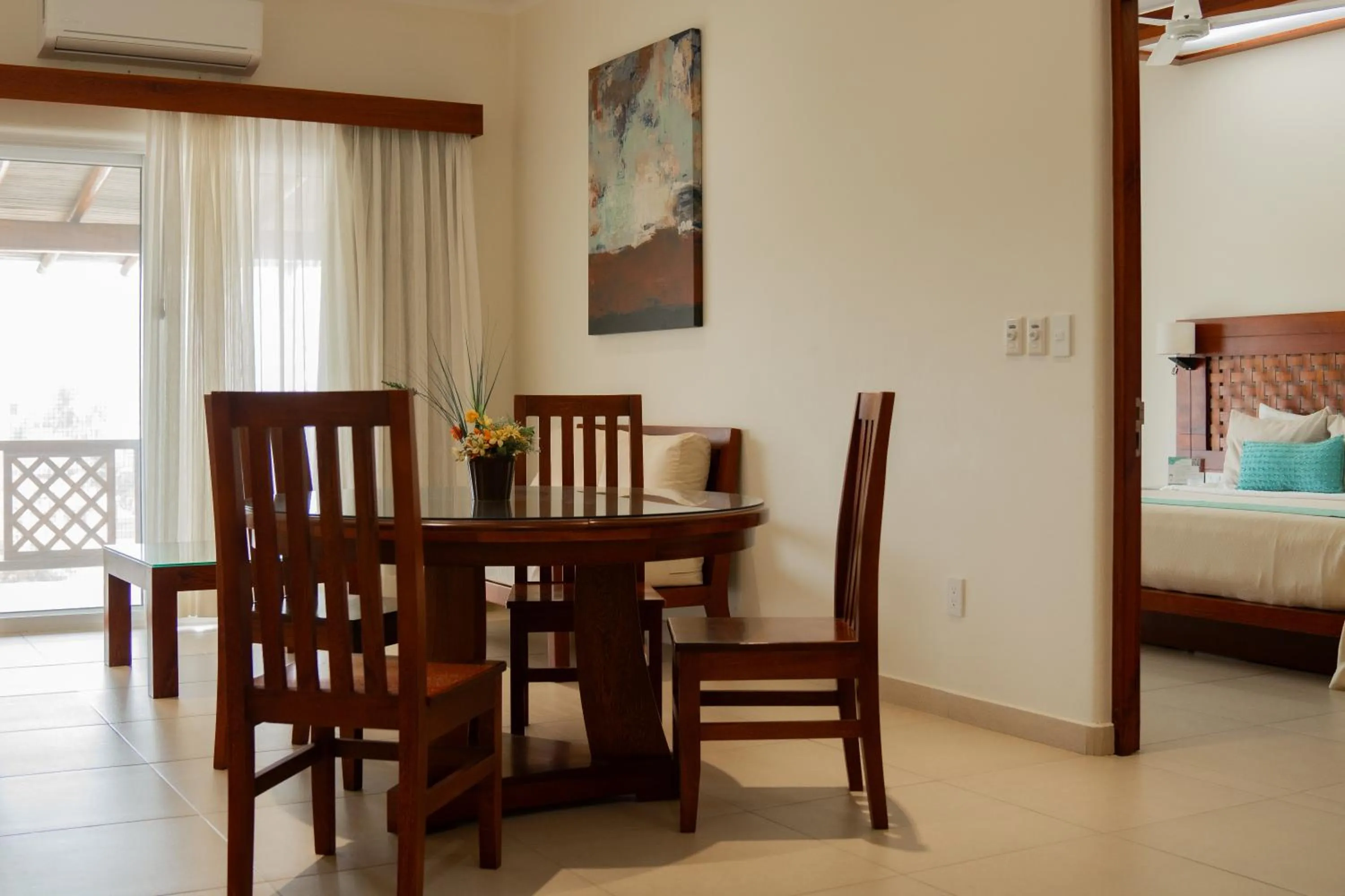 Dining area, Bed in Hotel Blater