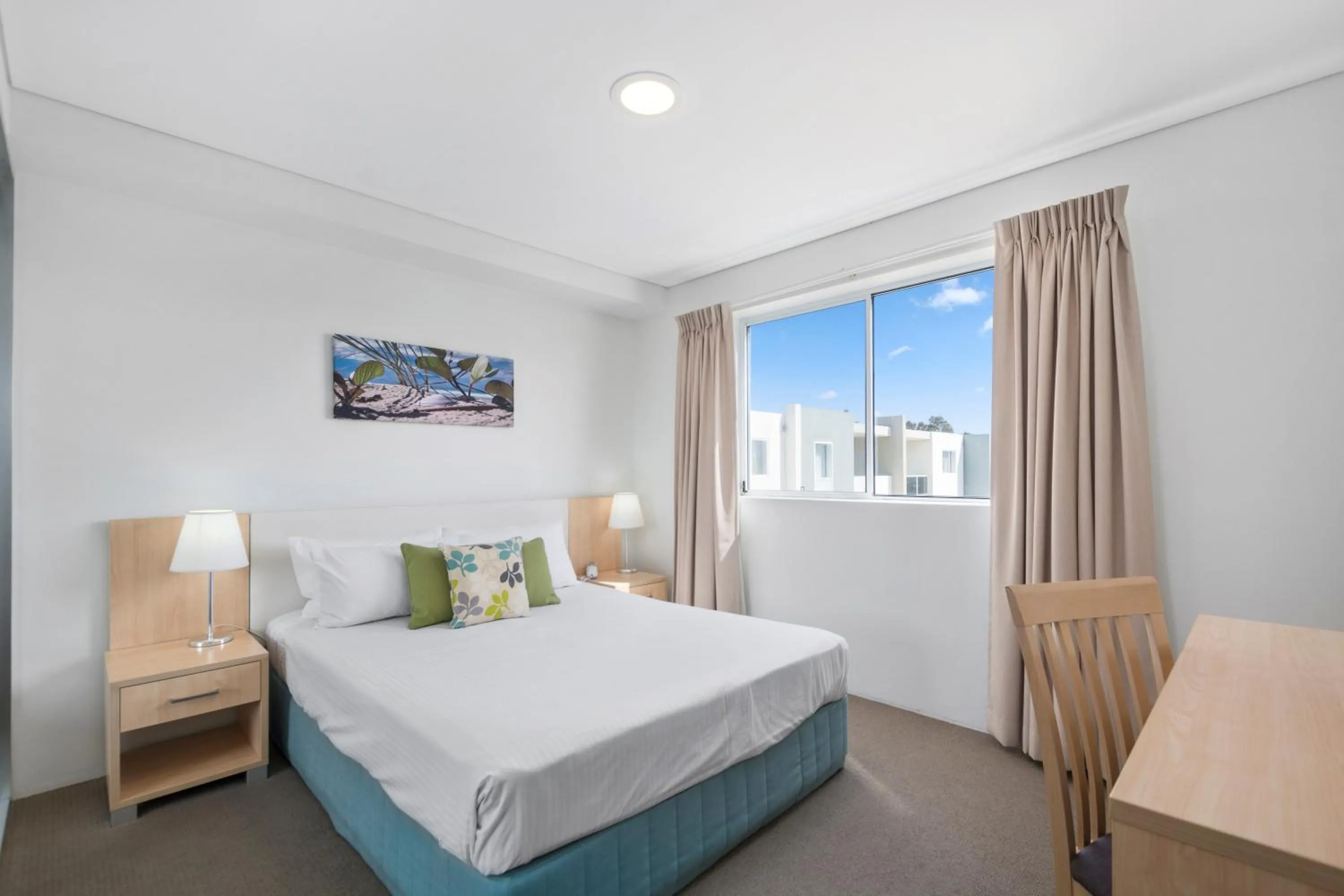 Bed in Quality Suites Pioneer Sands