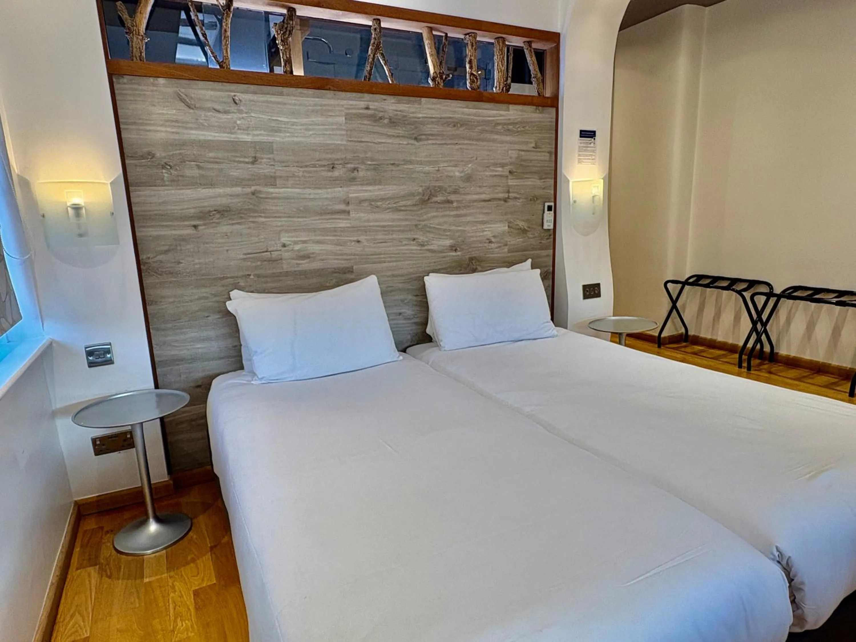 Bed in RIOSHOUSE Henley