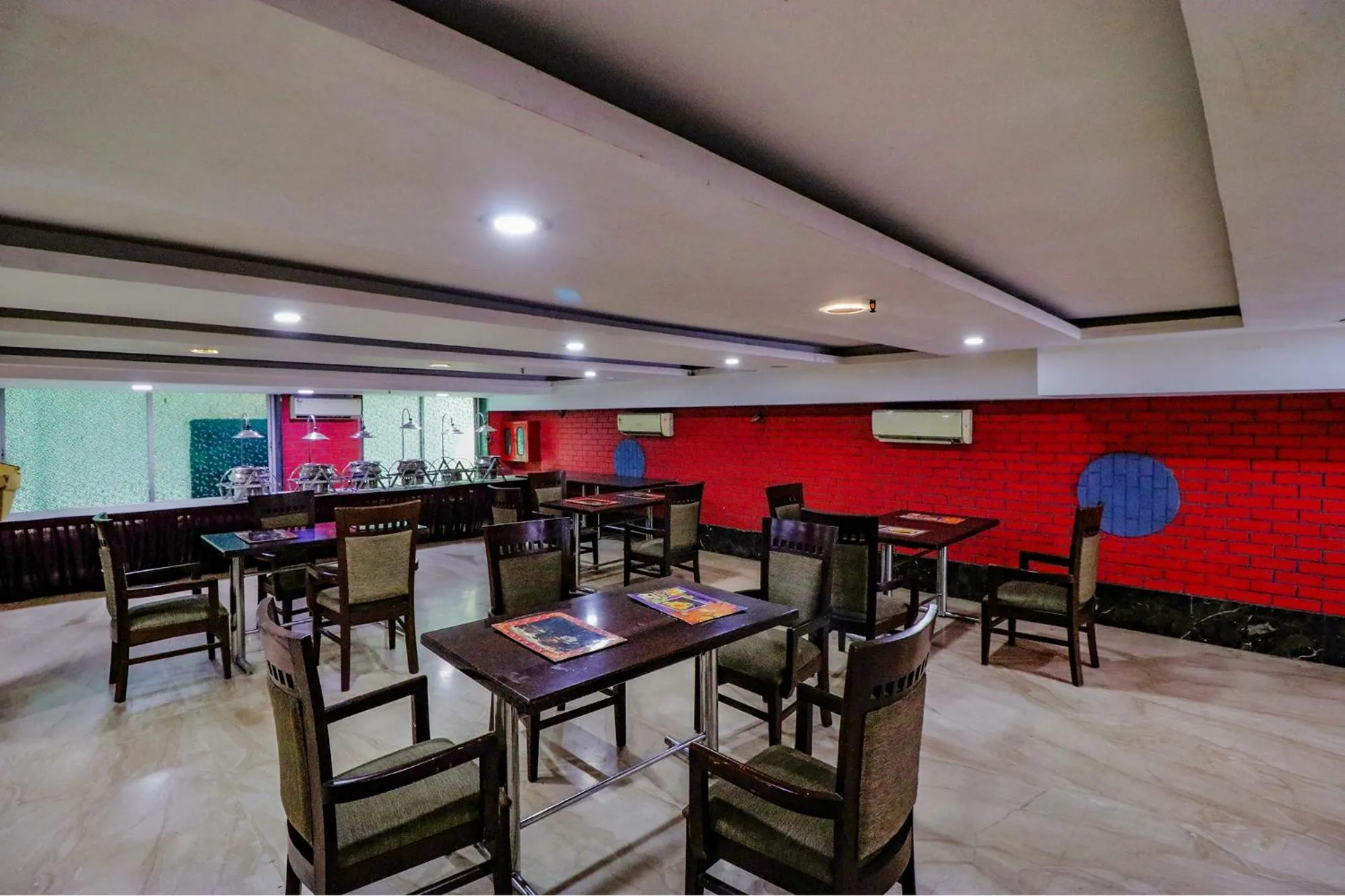 Restaurant/places to eat in FabHotel Admire Suites
