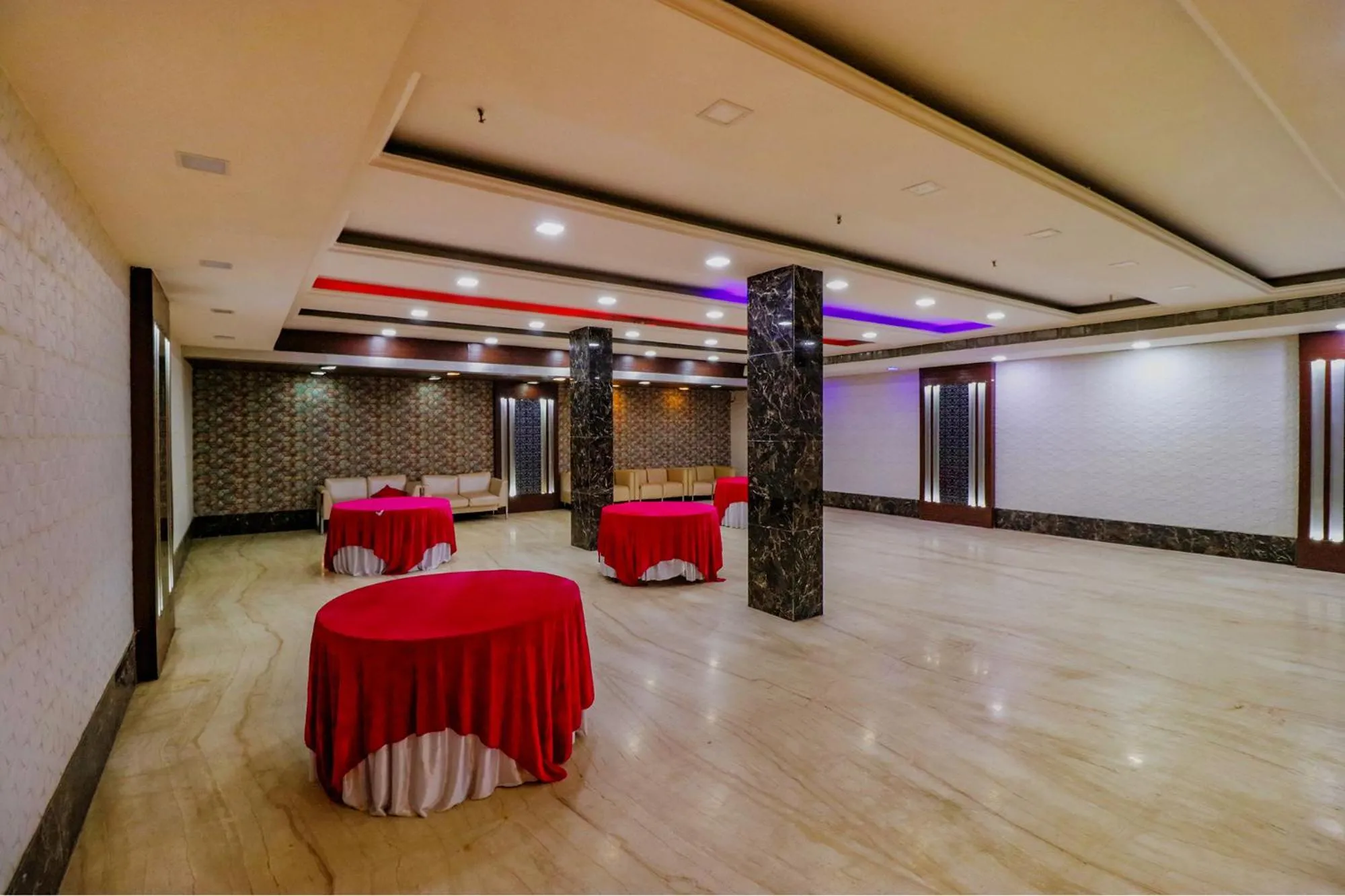 Banquet/Function facilities in FabHotel Admire Suites