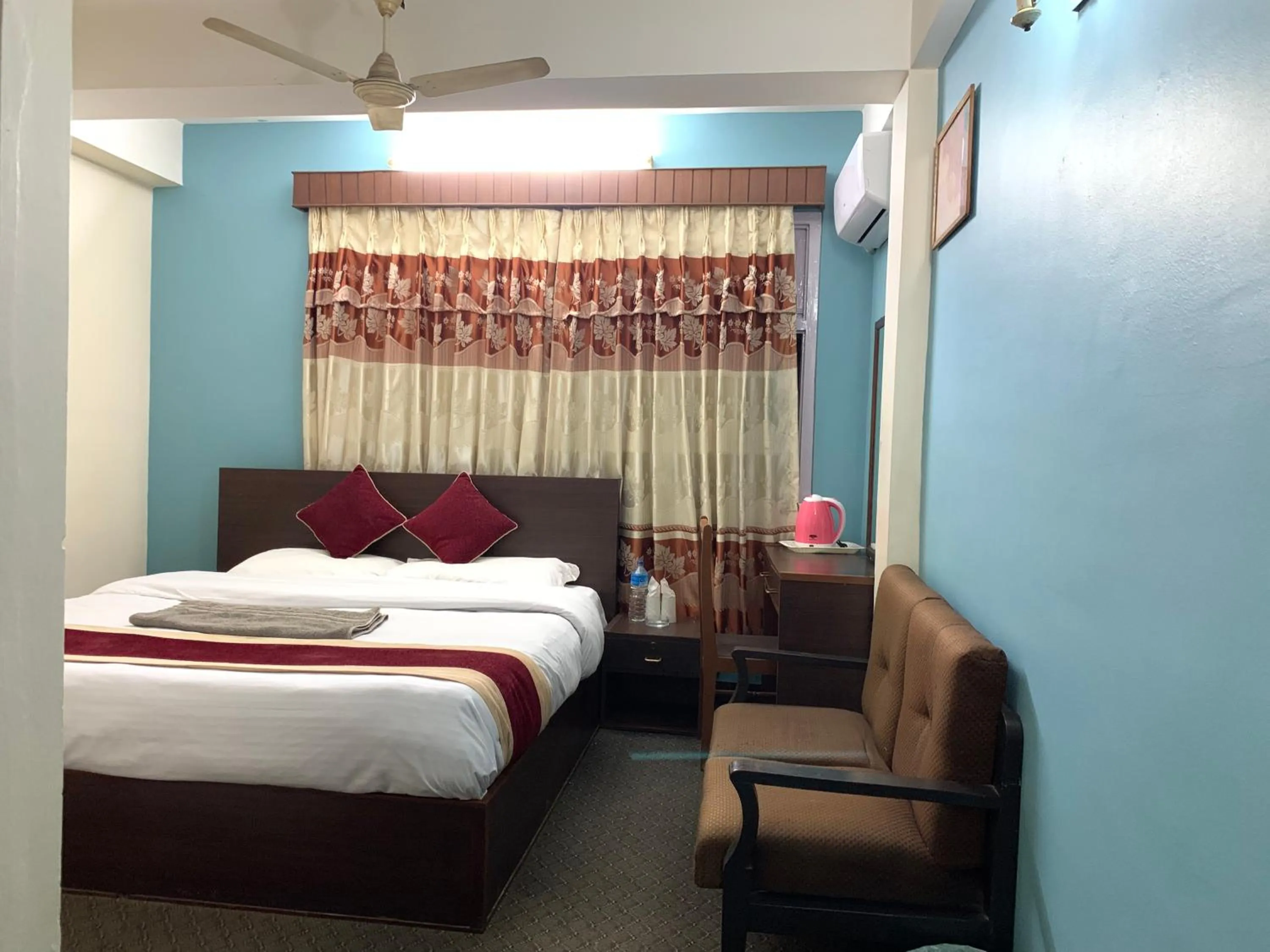 Bed in Hotel Discovery Inn