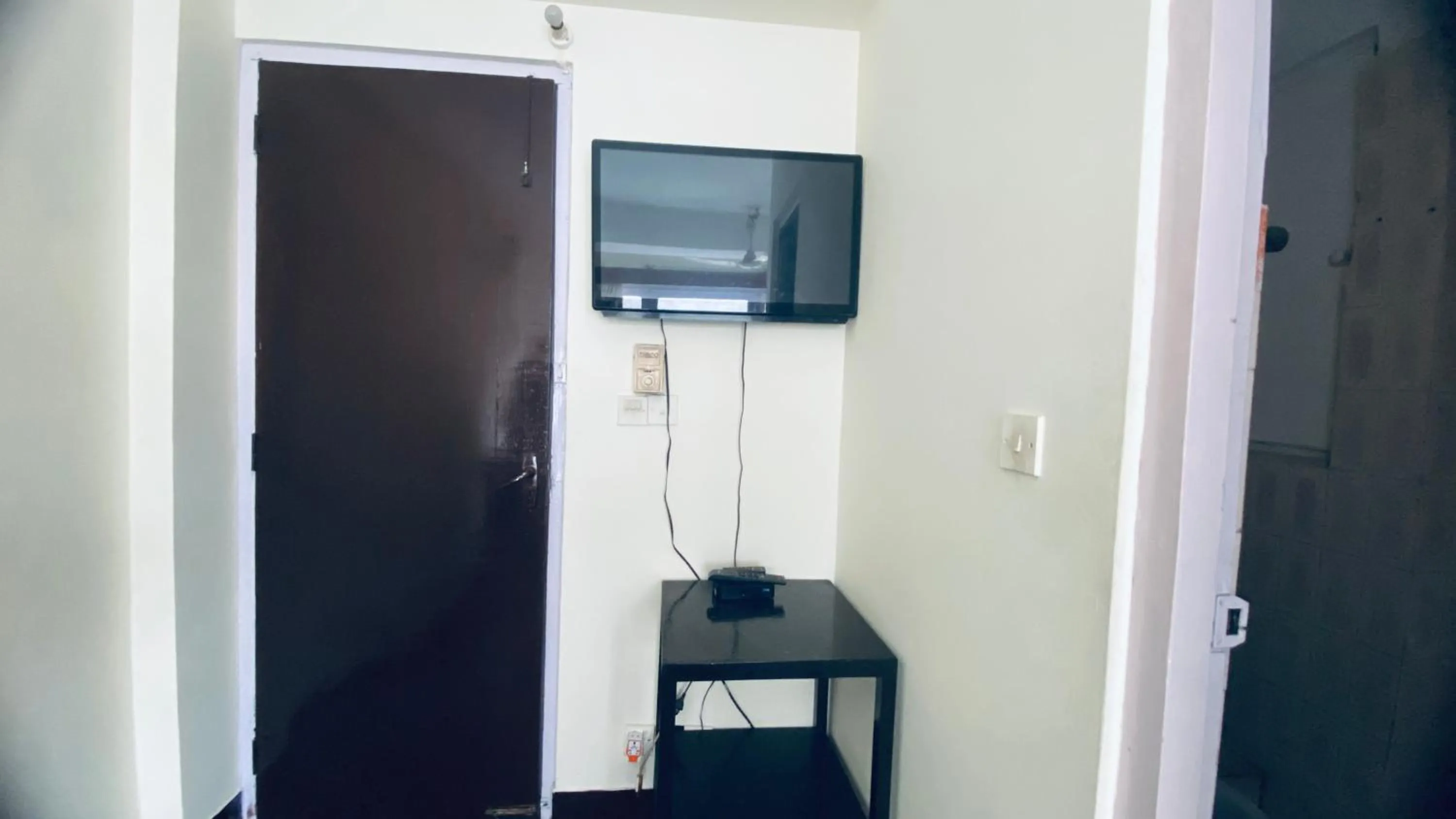 TV and multimedia in Hotel Discovery Inn