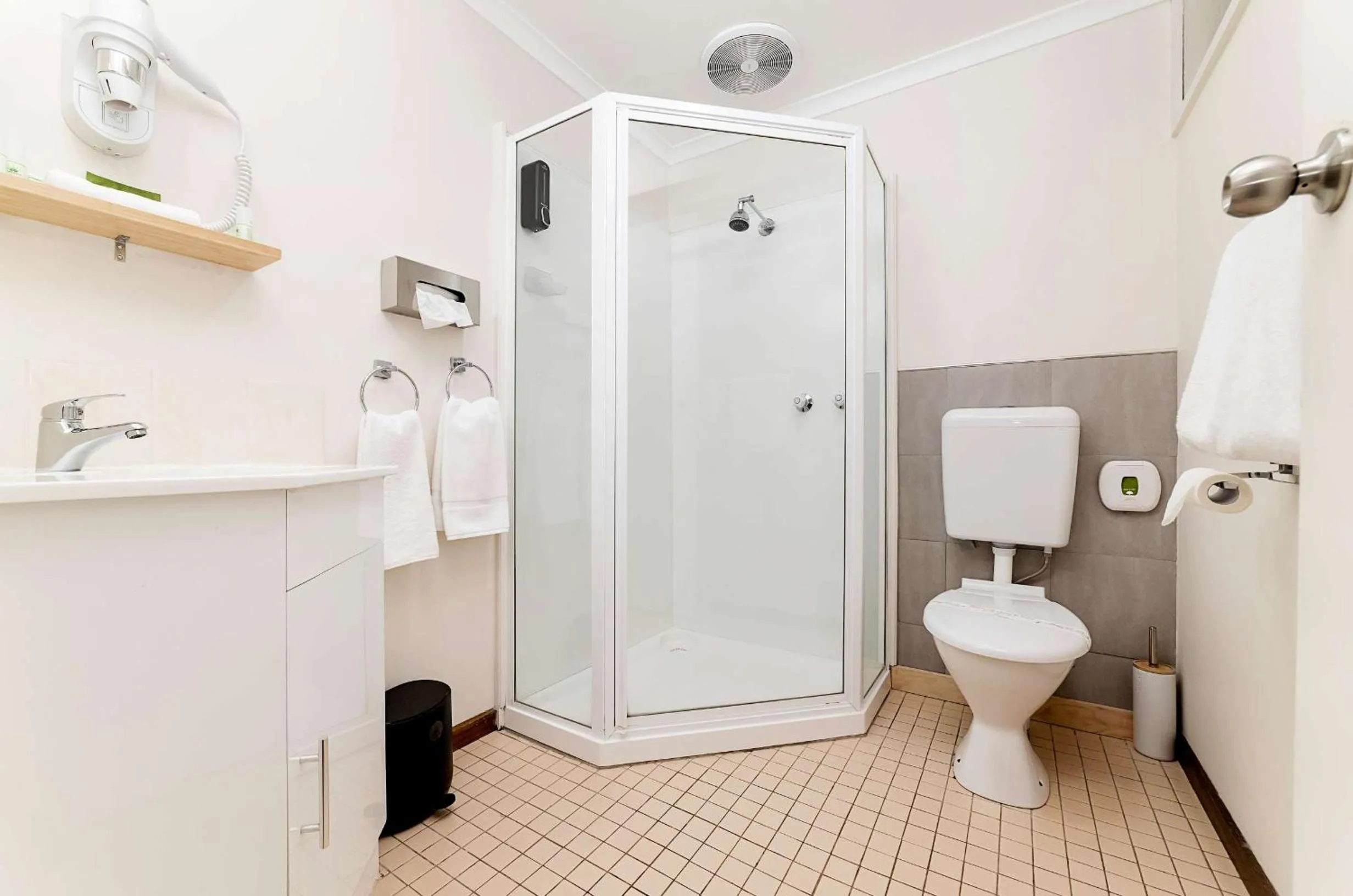 Shower in City Heart Motel Warrnambool