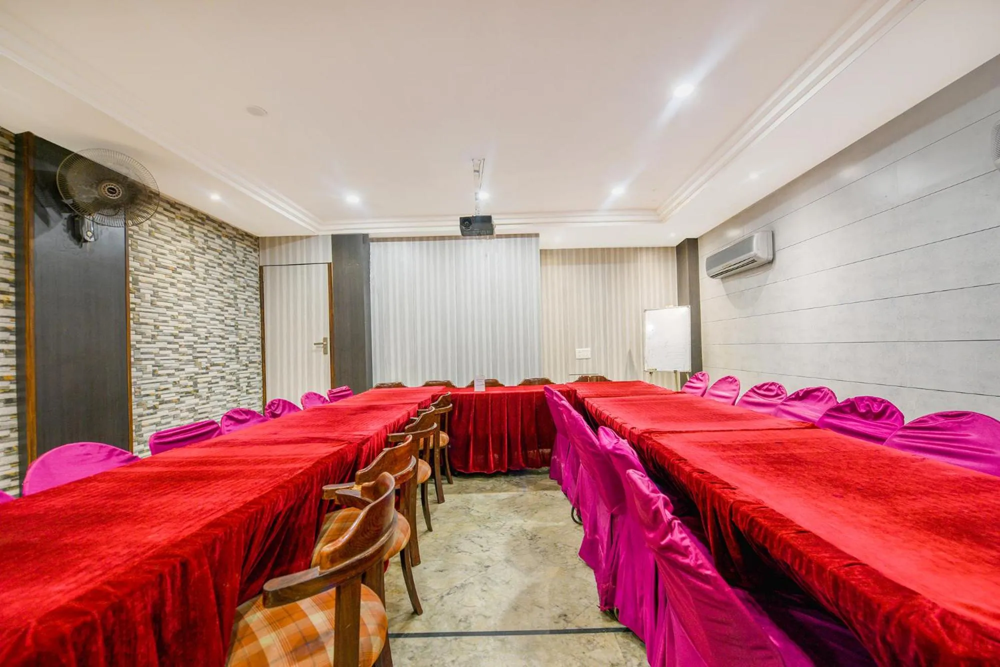 Restaurant/places to eat in FabHotel Nanda Near Ludhiana Junction Railway Station