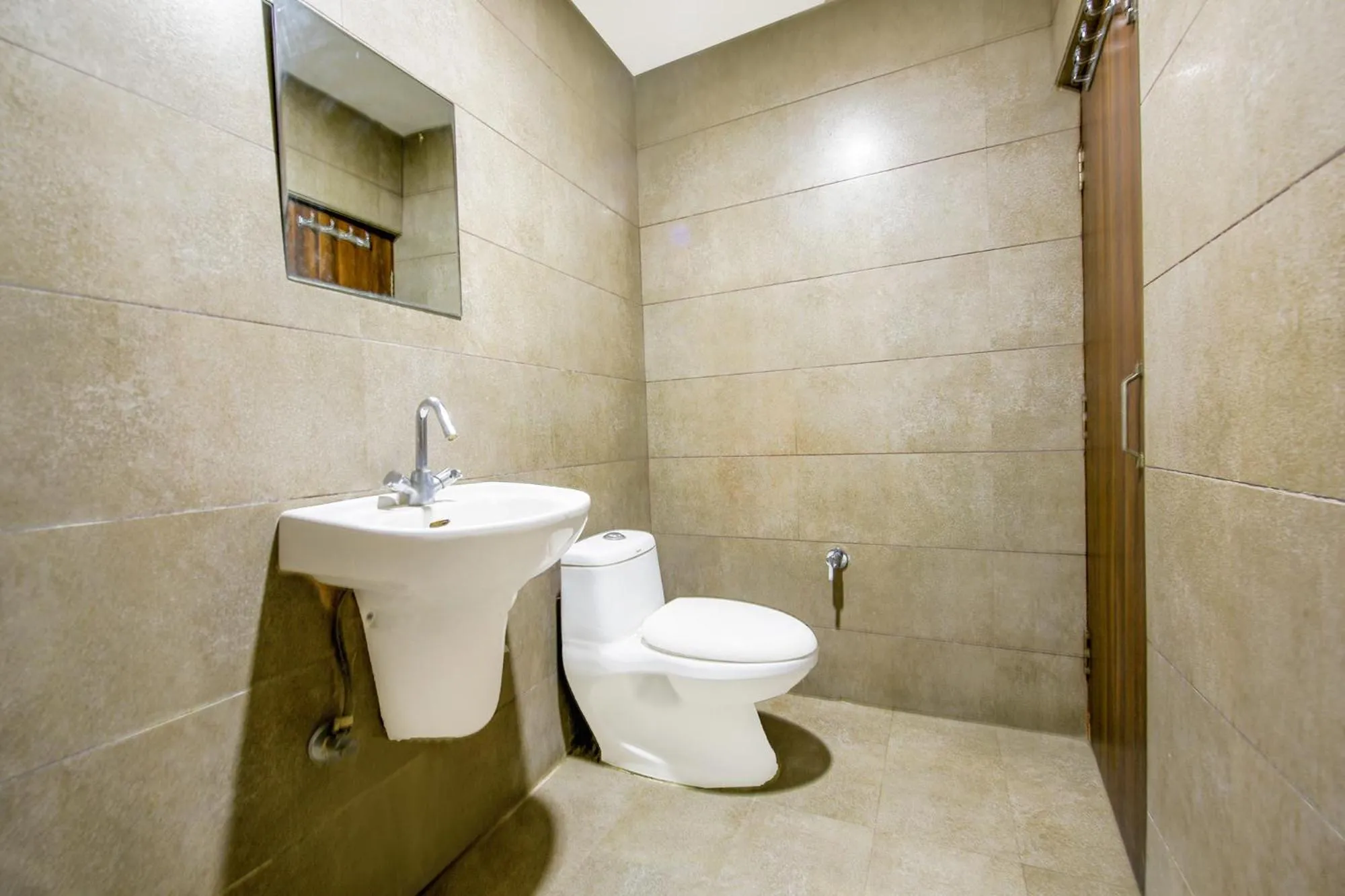 Bathroom in FabHotel Nanda Near Ludhiana Junction Railway Station