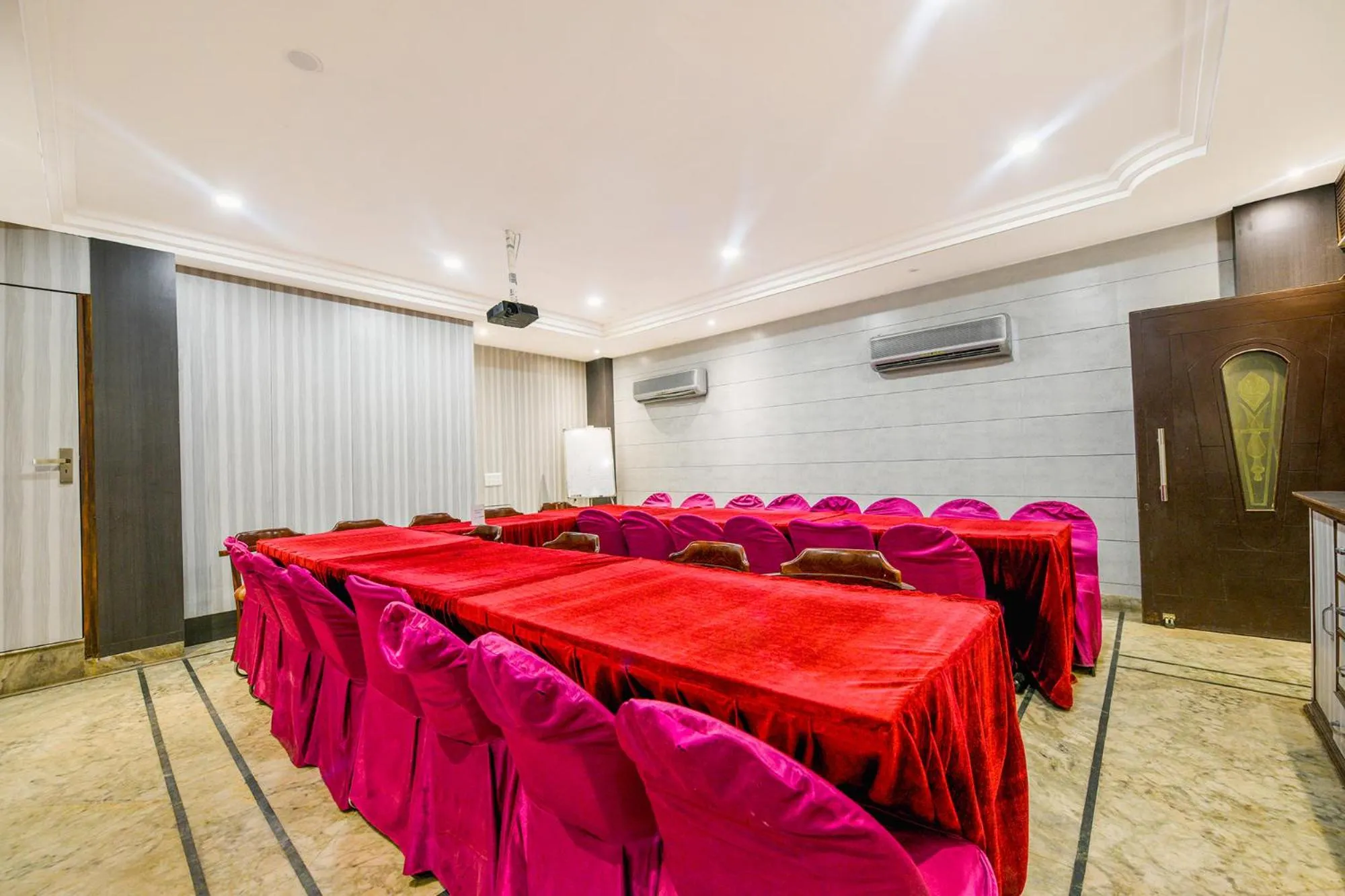 Restaurant/places to eat in FabHotel Nanda Near Ludhiana Junction Railway Station