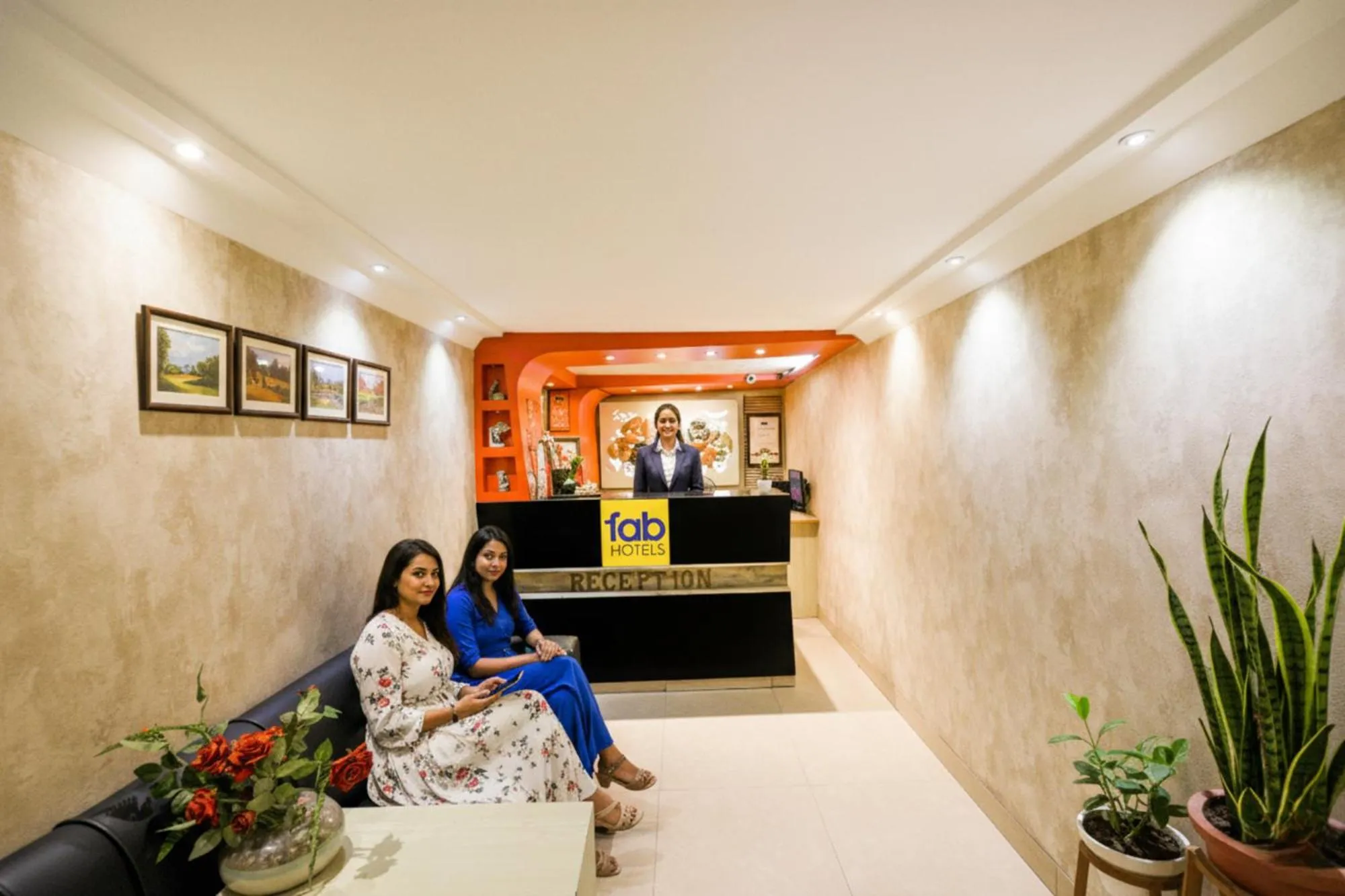 Lobby or reception in FabHotel Nanda Near Ludhiana Junction Railway Station