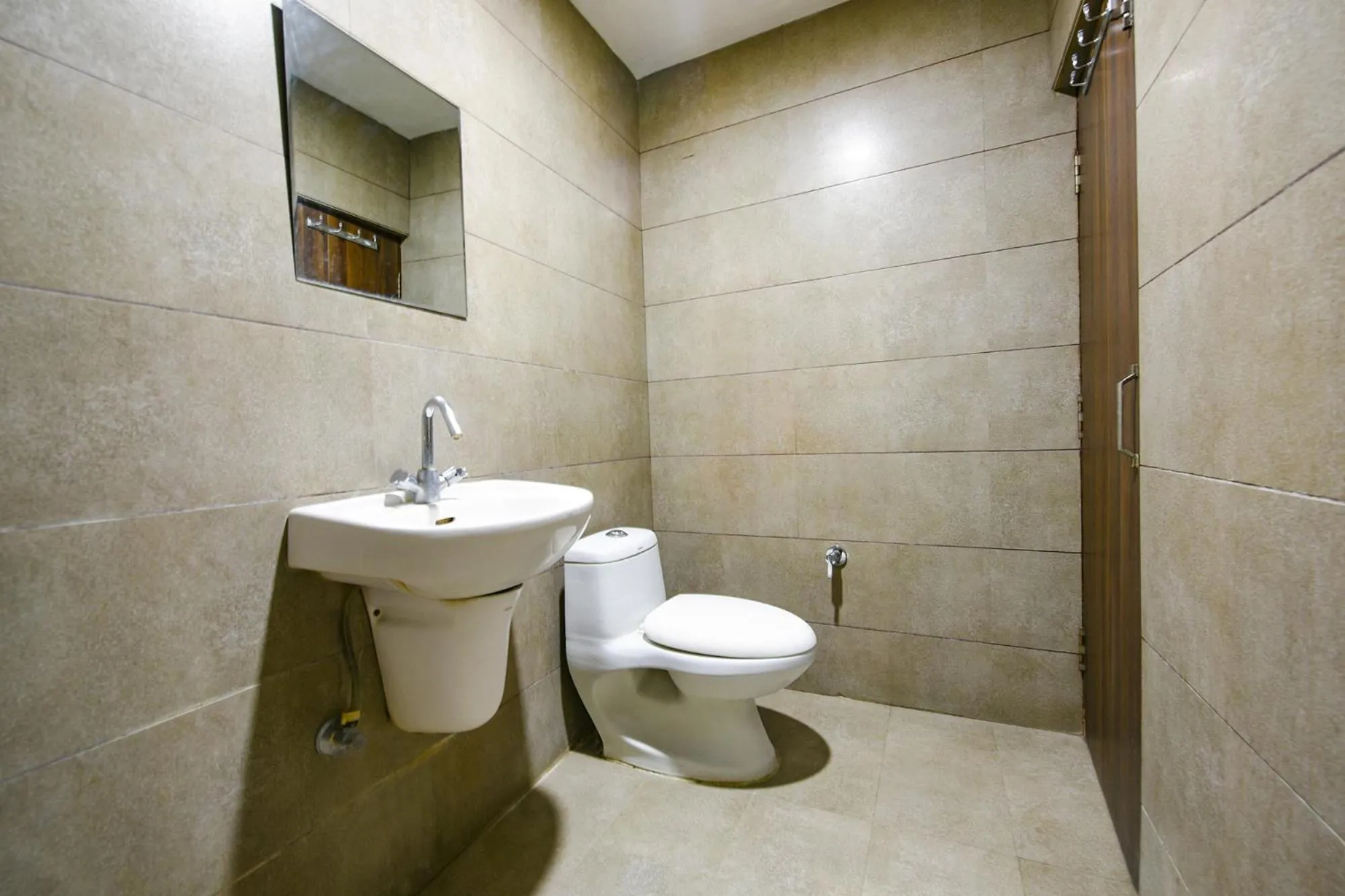 Bathroom in FabHotel Nanda Near Ludhiana Junction Railway Station