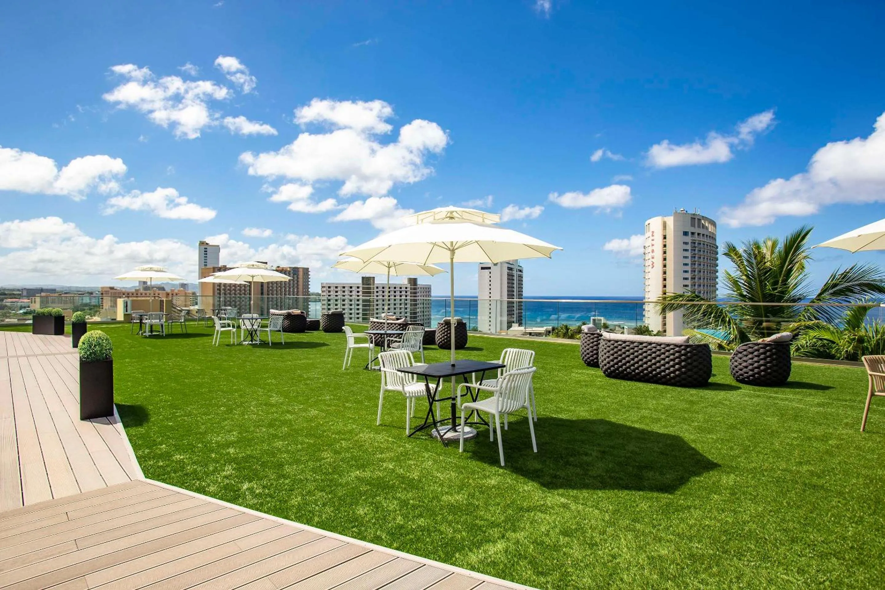 Lounge or bar in The Bayview Hotel Guam