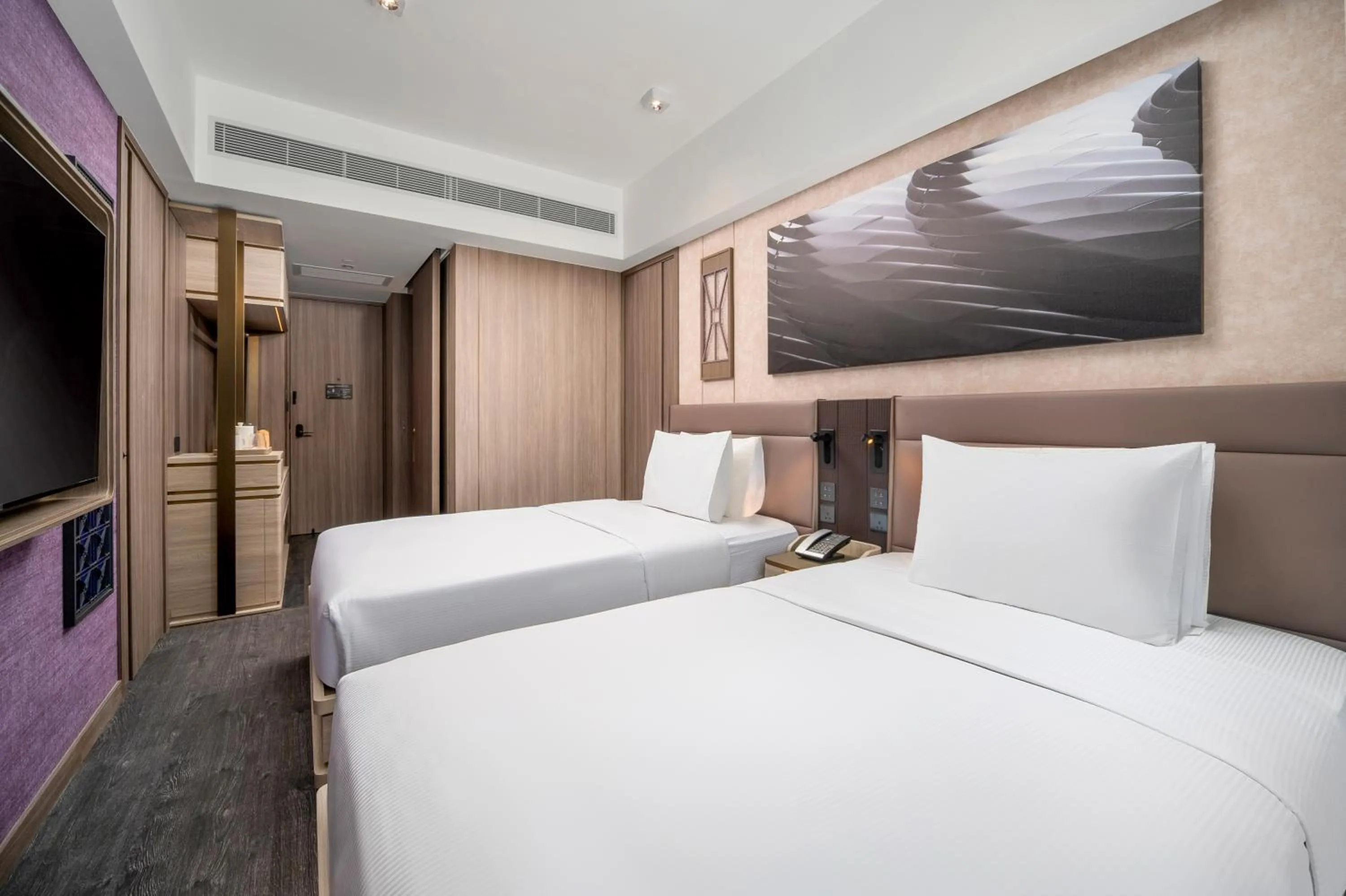 Bed in Motto by Hilton Hong Kong Soho