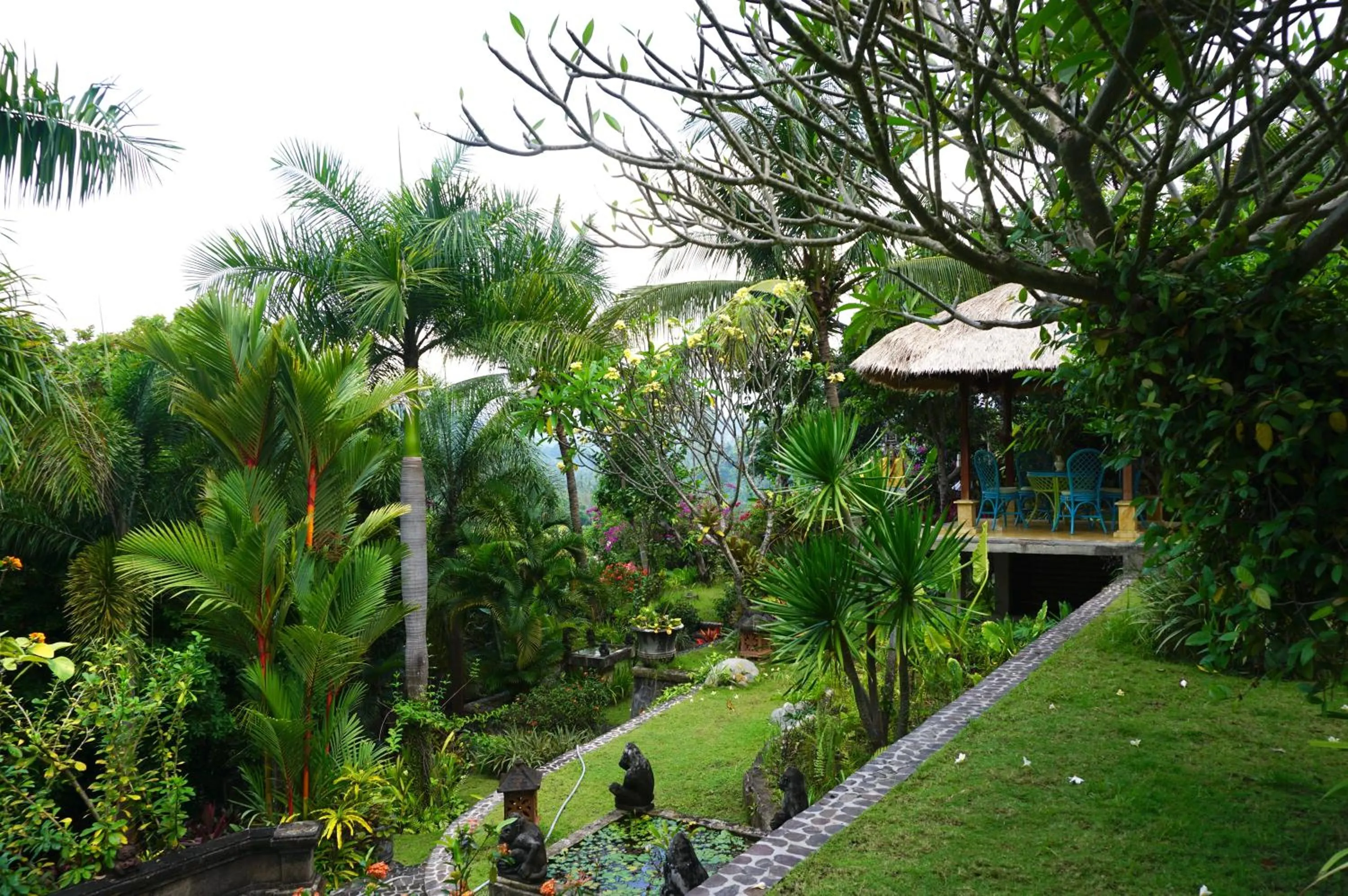 Restaurant/places to eat in Gunung Paradis Retreat