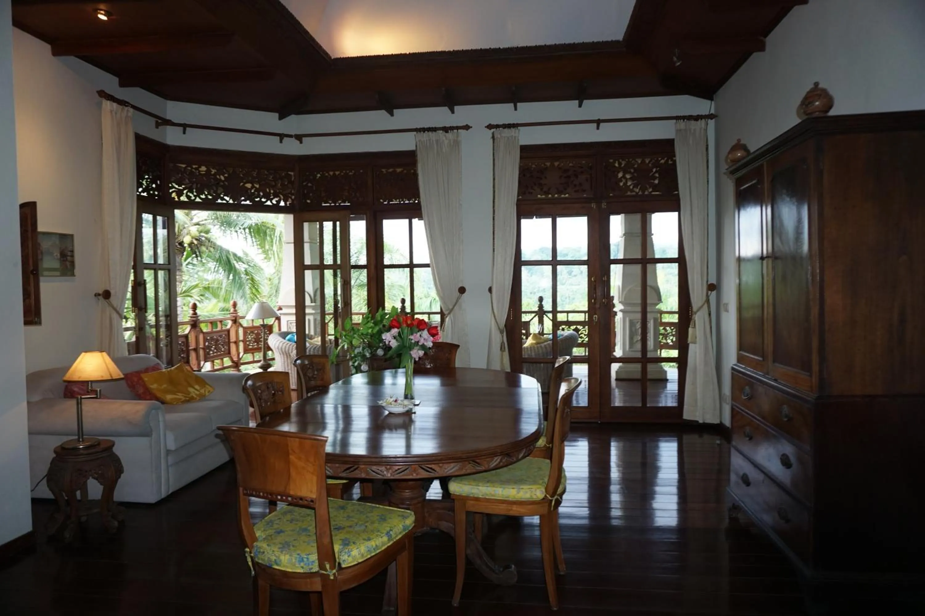 Dining area in Gunung Paradis Retreat