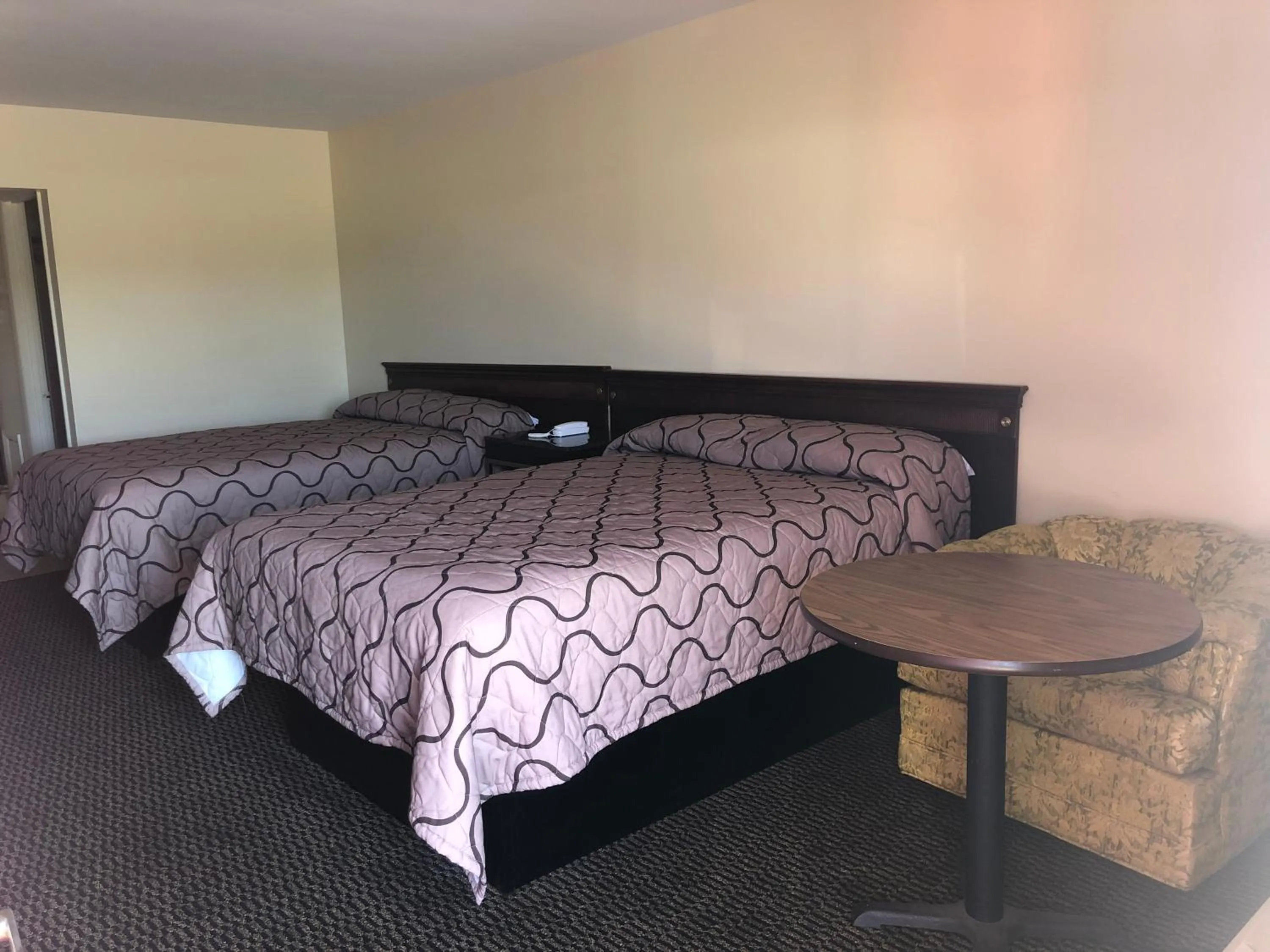 Bed in Harcourt Motel