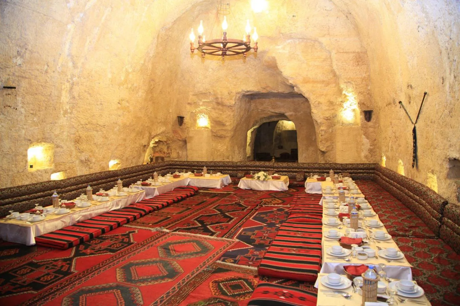 Evening entertainment in Elruha Hotel