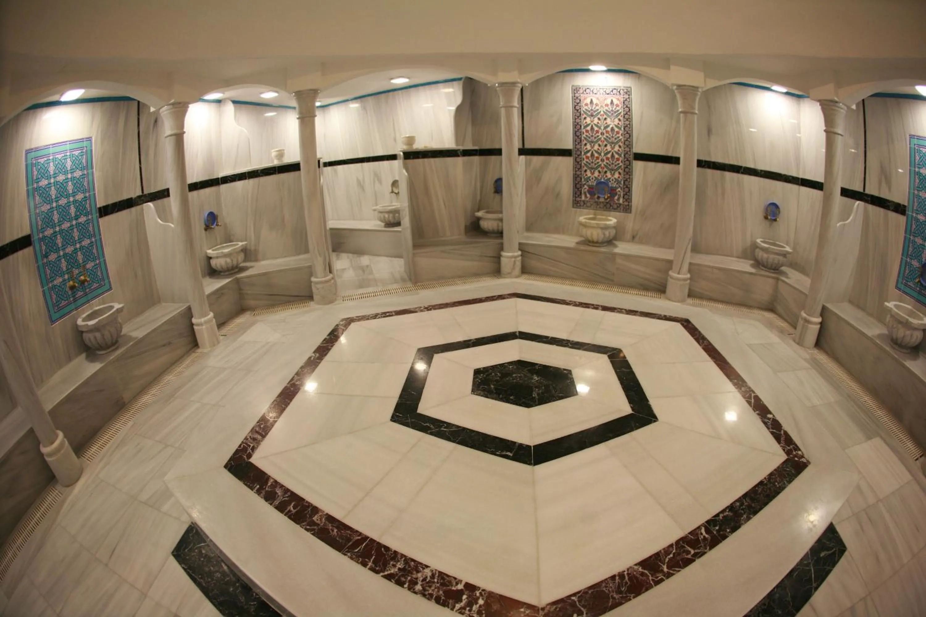 Public Bath in Elruha Hotel