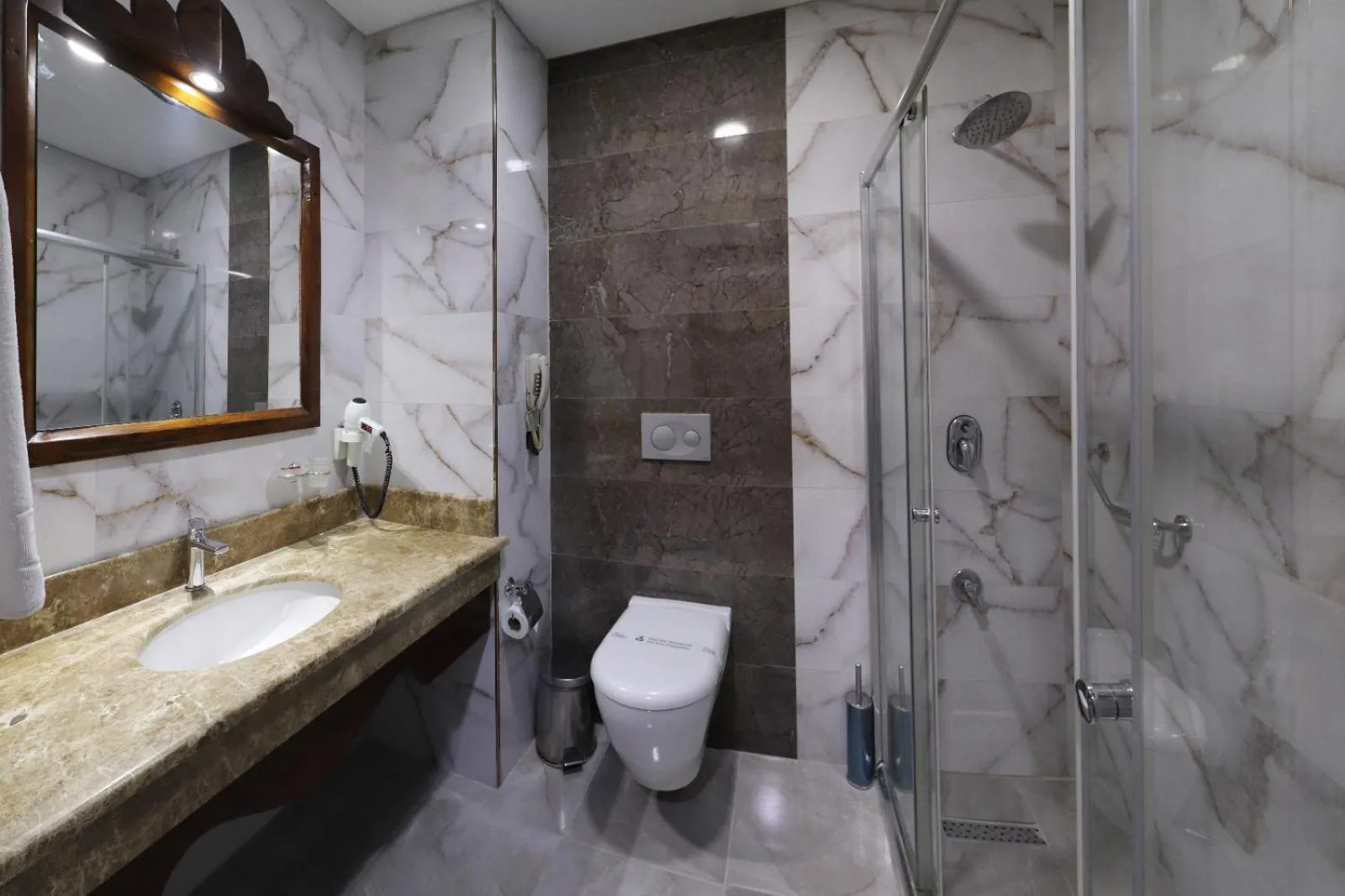 Shower in Elruha Hotel